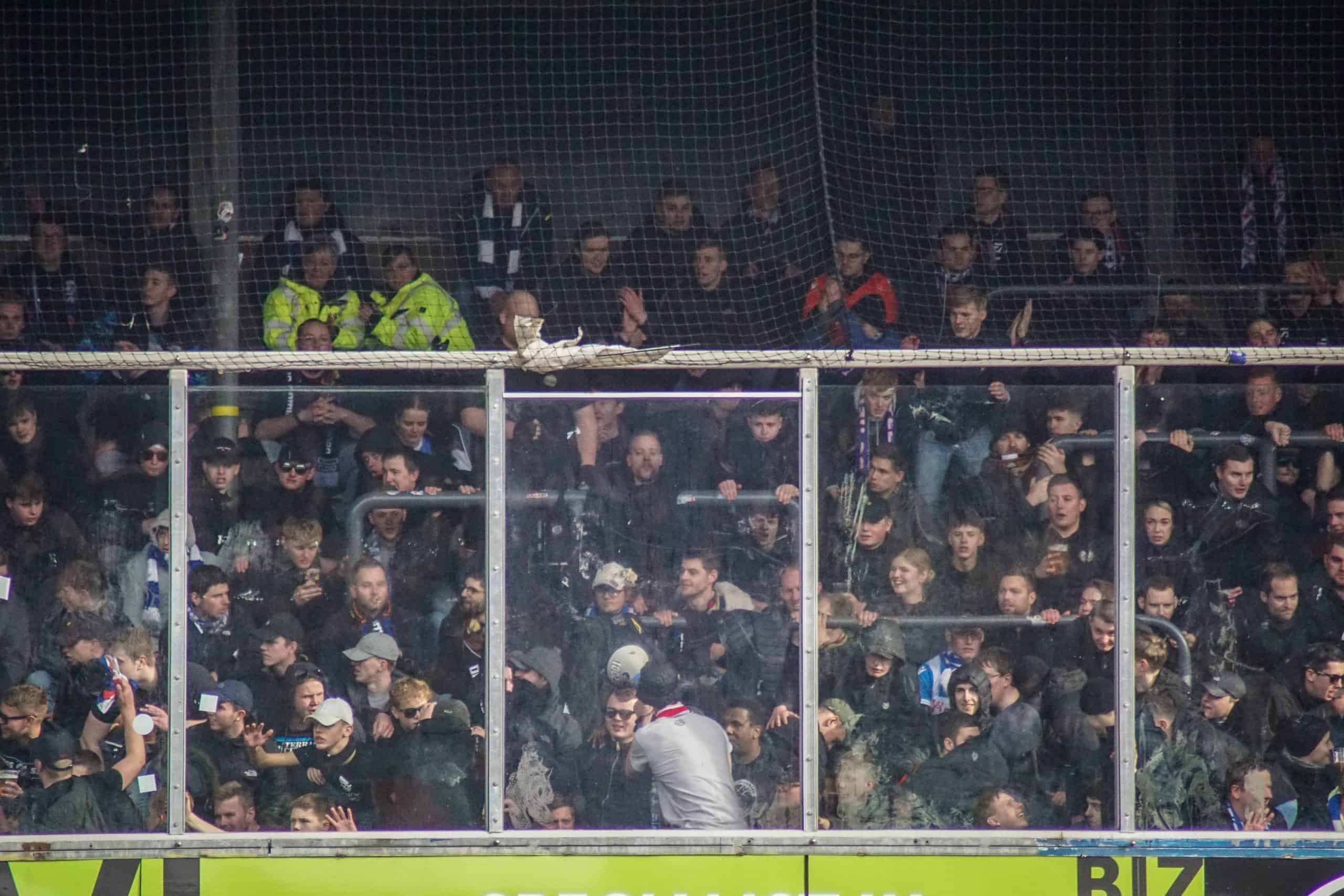 Onrustige middag in Leeuwarden bij memorabele Friese derby