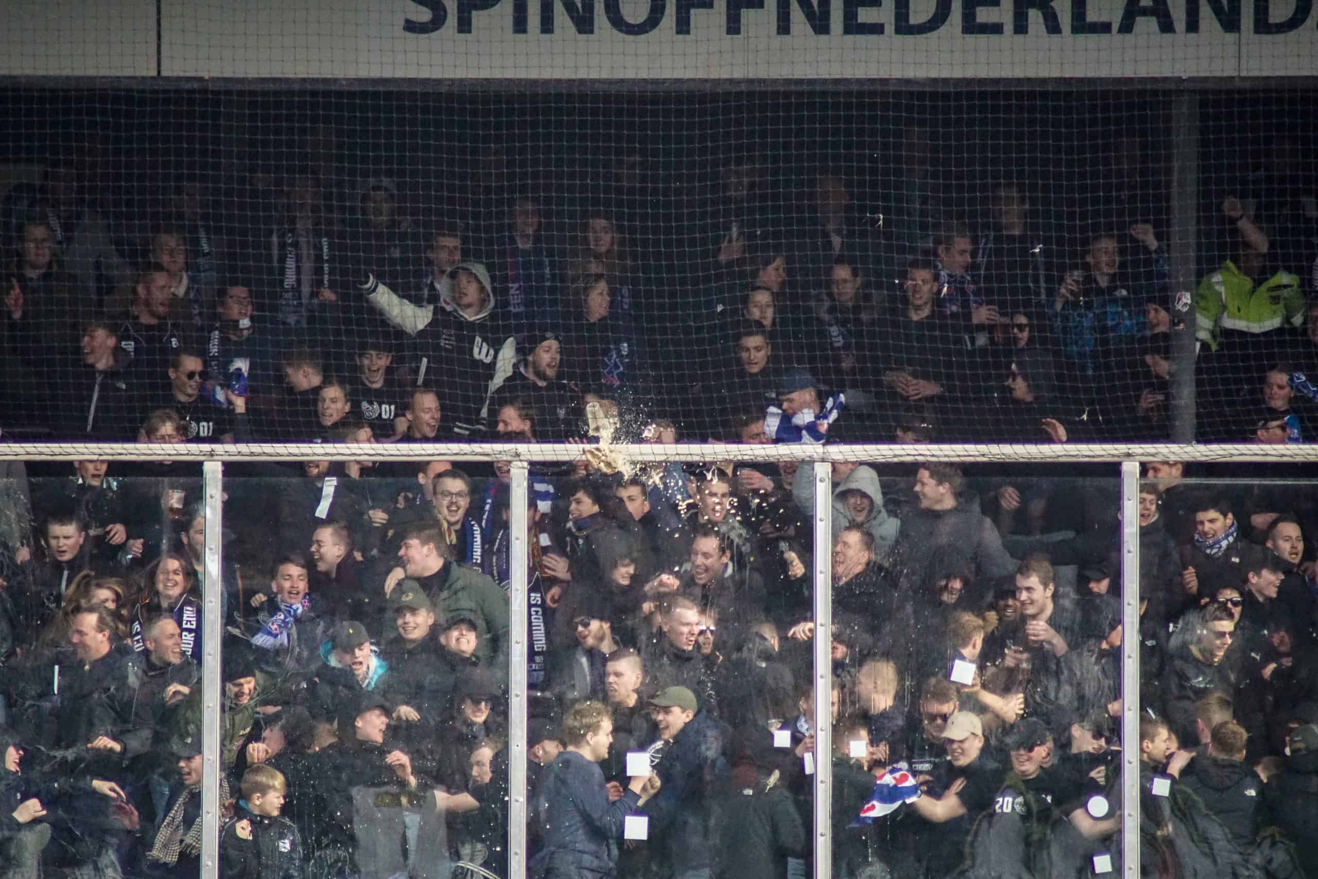 Onrustige middag in Leeuwarden bij memorabele Friese derby