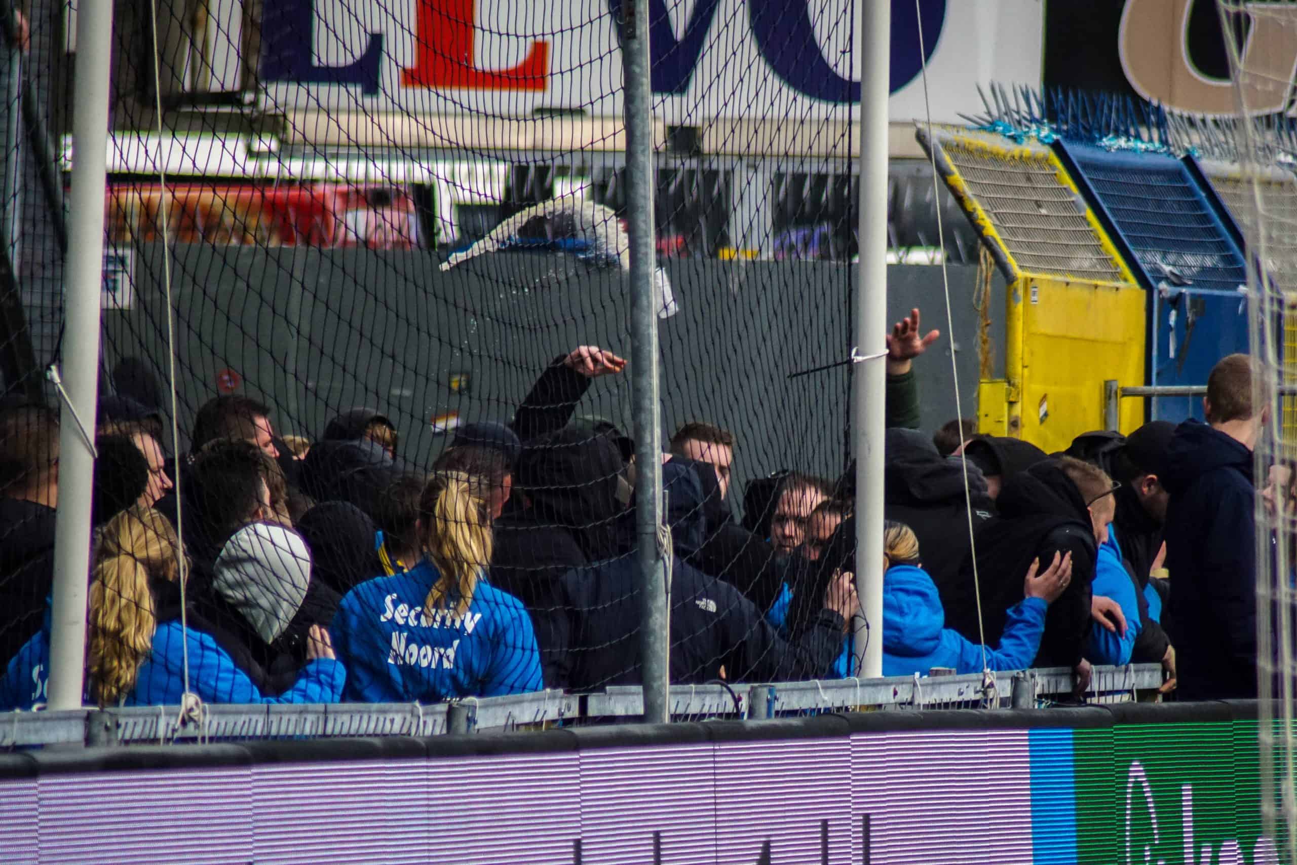 Onrustige middag in Leeuwarden bij memorabele Friese derby