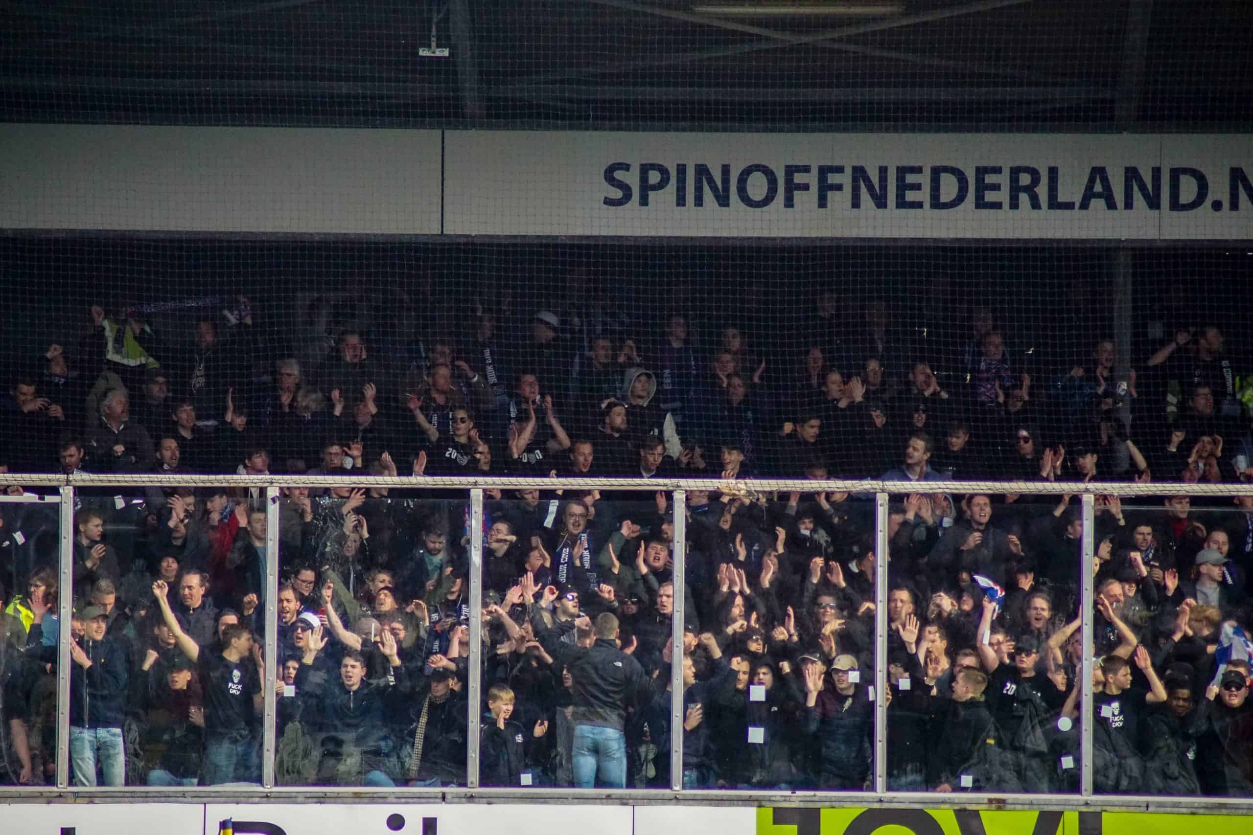 Onrustige middag in Leeuwarden bij memorabele Friese derby