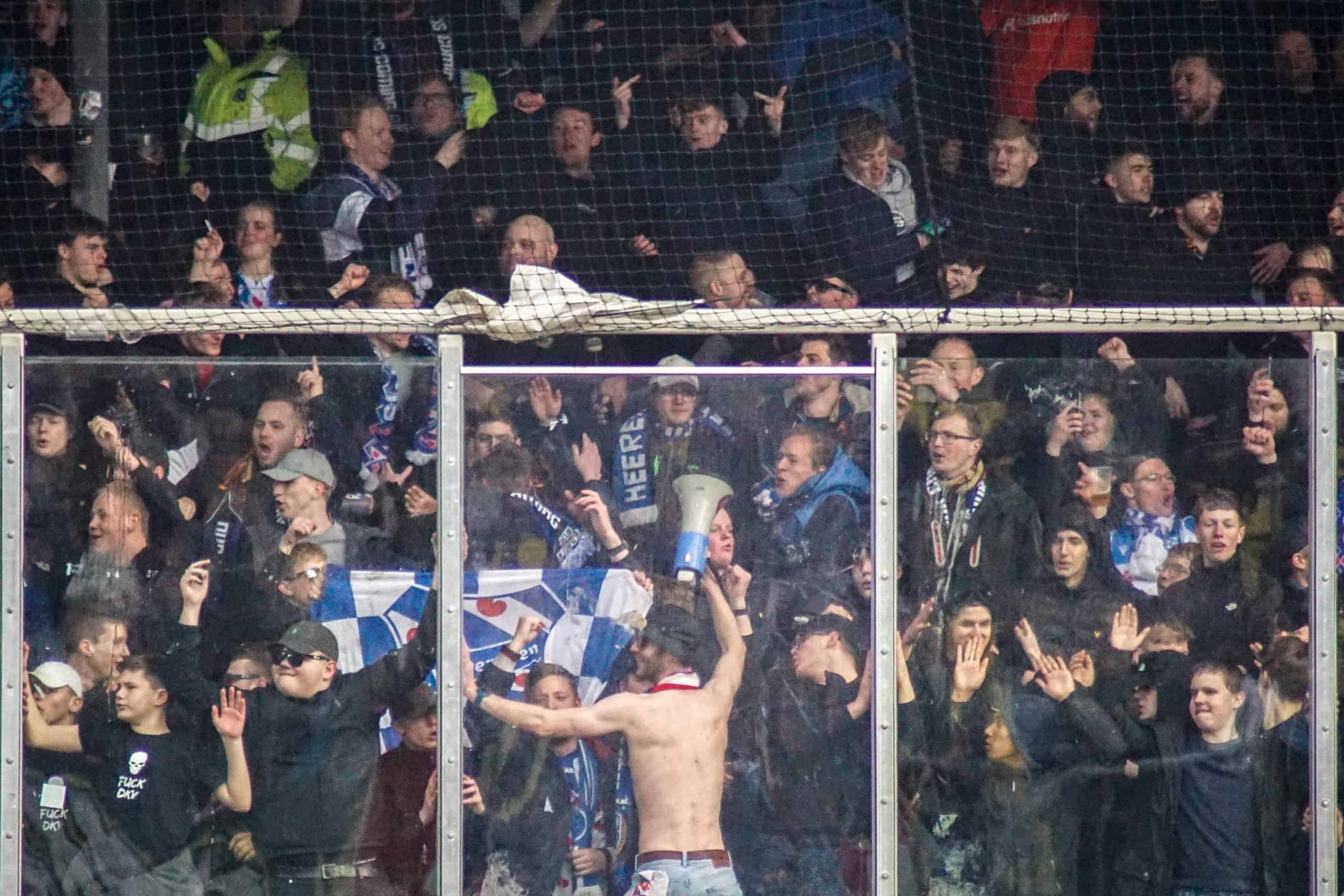 Onrustige middag in Leeuwarden bij memorabele Friese derby