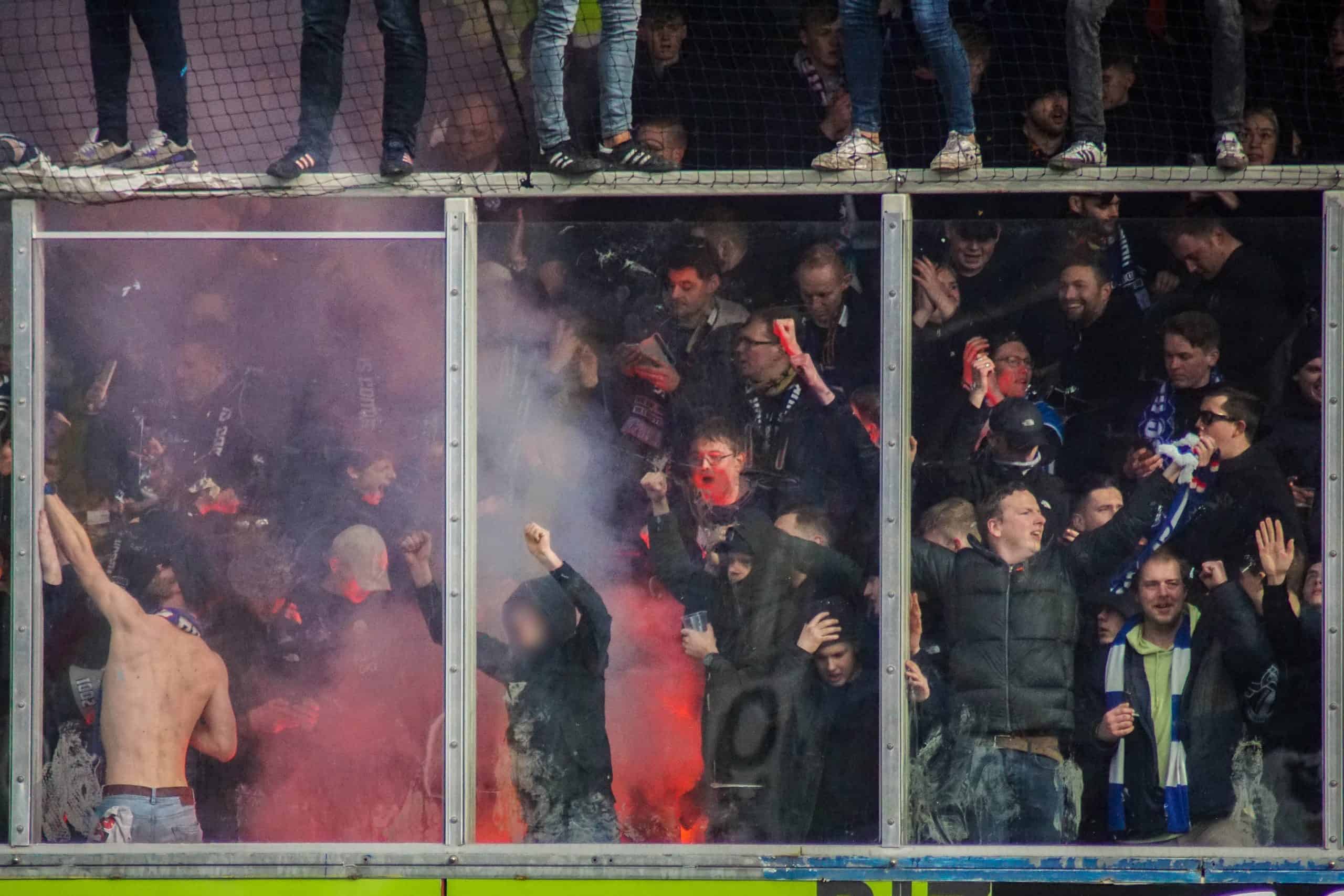 Onrustige middag in Leeuwarden bij memorabele Friese derby