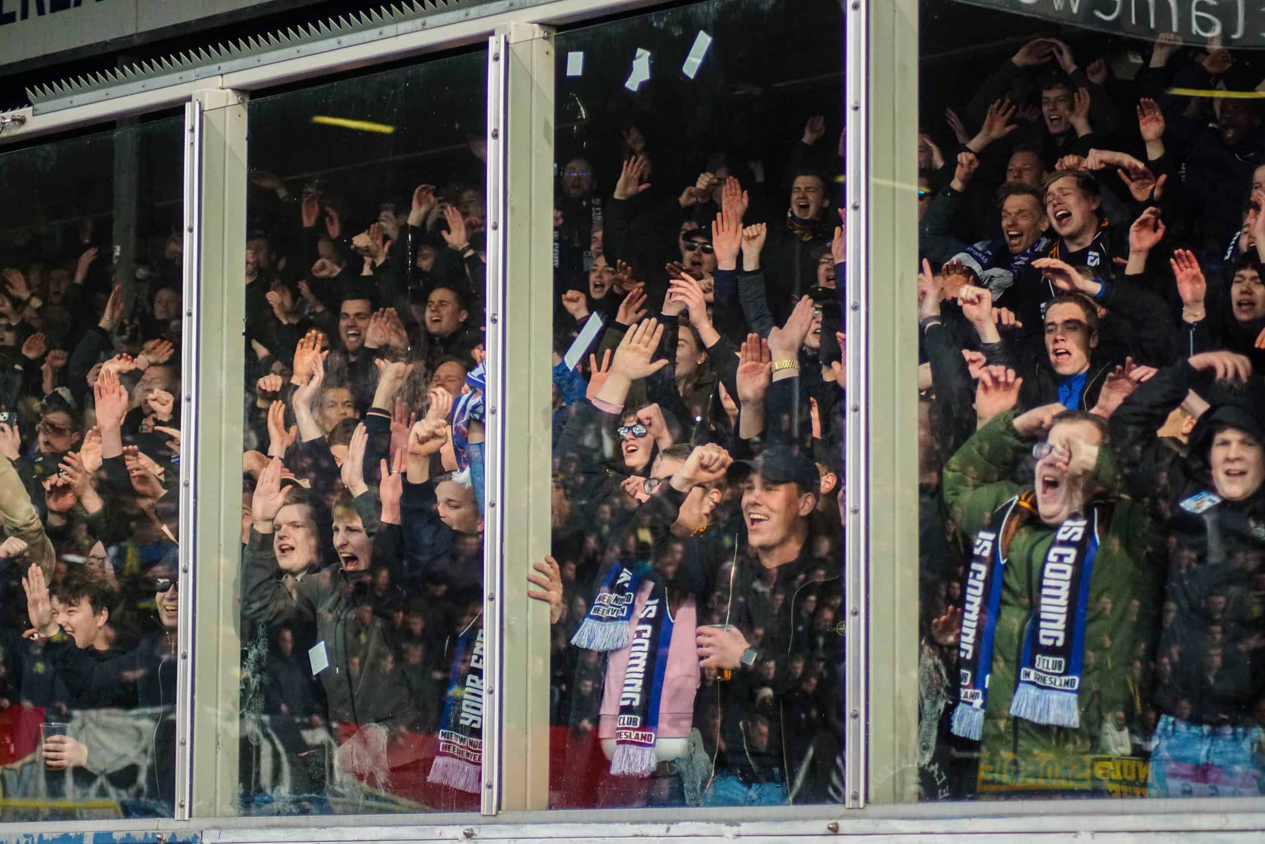 Onrustige middag in Leeuwarden bij memorabele Friese derby