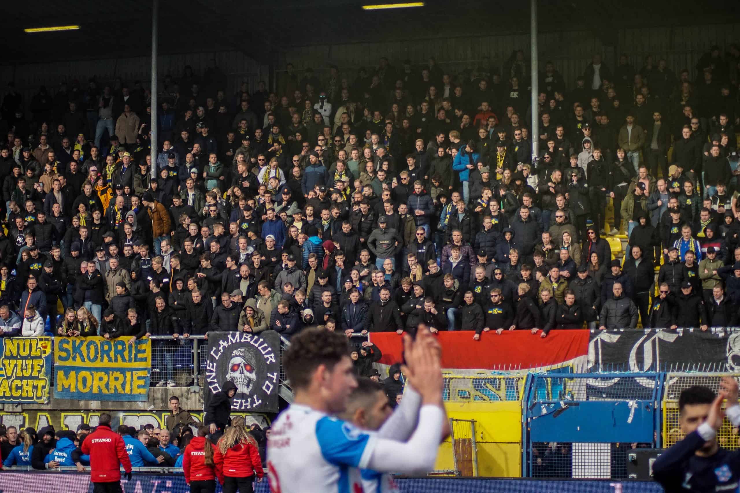 Onrustige middag in Leeuwarden bij memorabele Friese derby