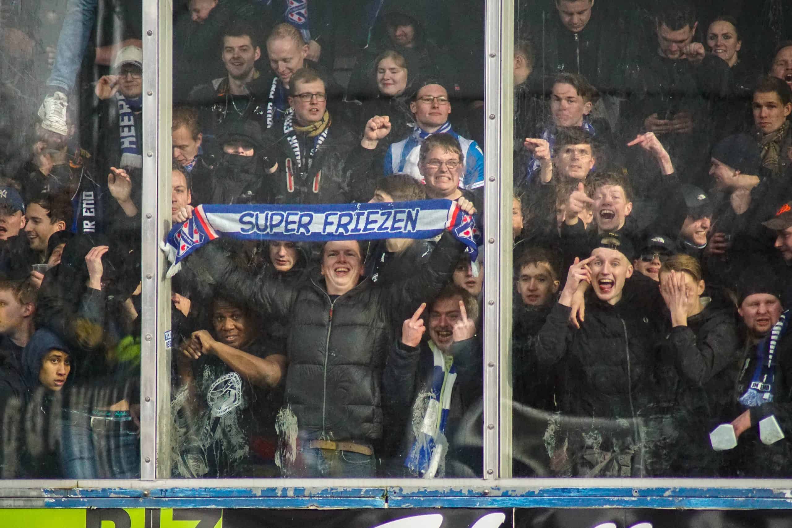Onrustige middag in Leeuwarden bij memorabele Friese derby