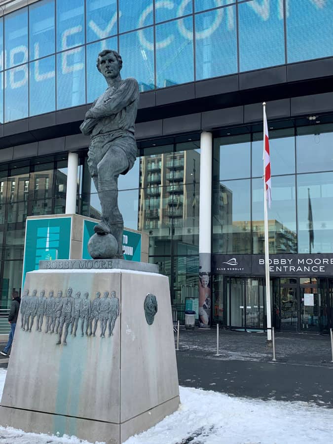 Bobby Moore standbeeld Wembley