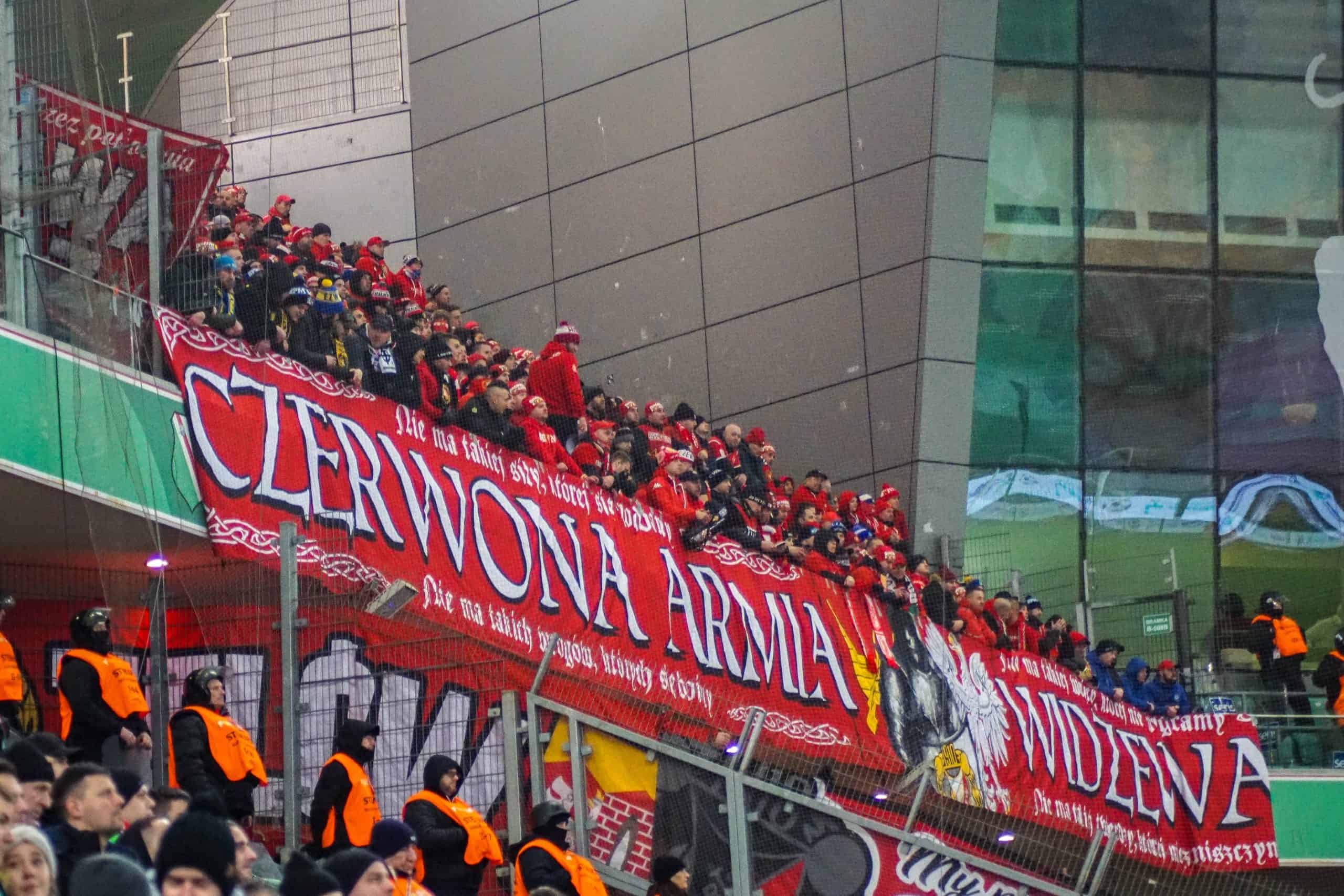 Poolse klassieker tussen Legia Warschau en Widzew Lodz keert terug met een knal