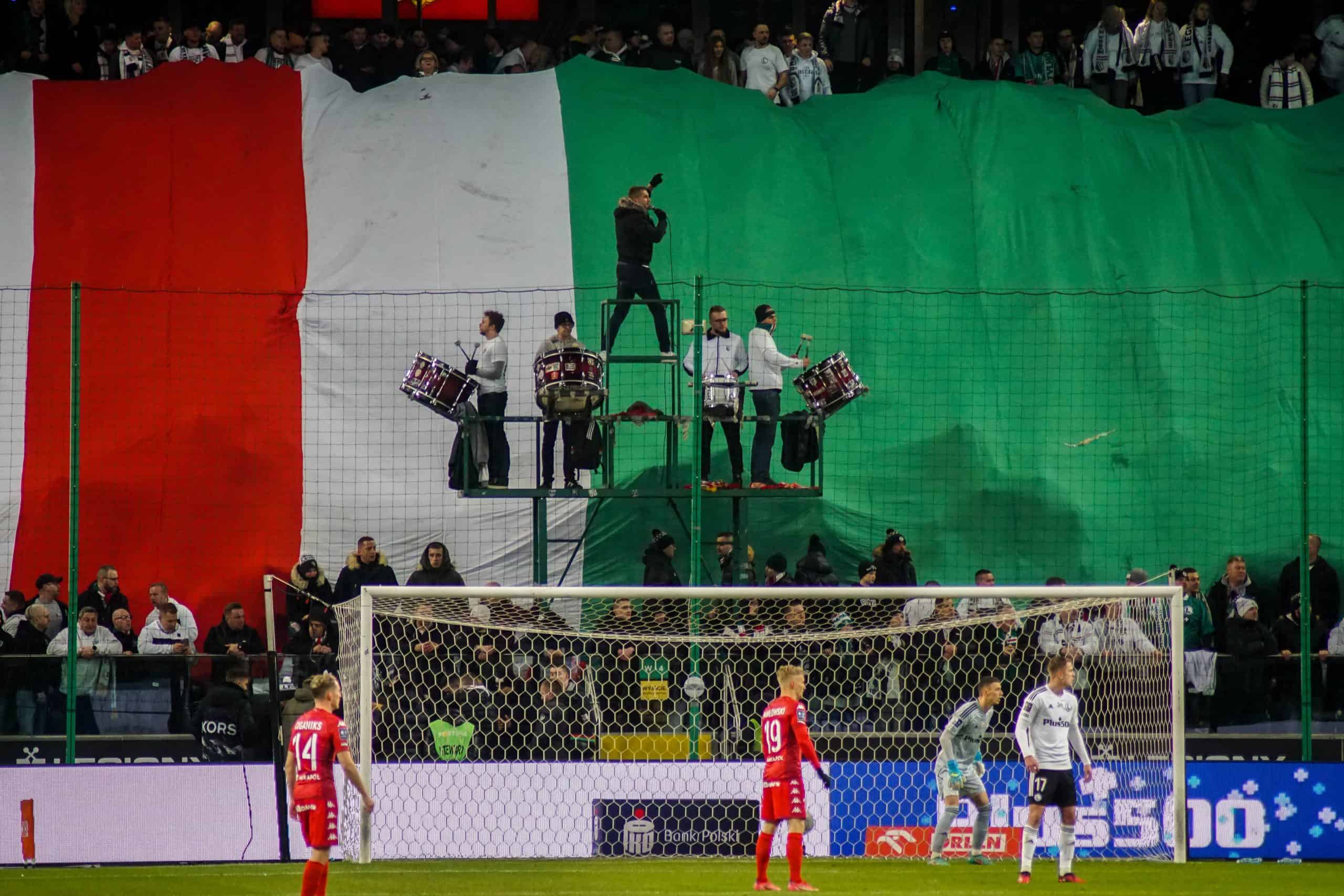 Poolse klassieker tussen Legia Warschau en Widzew Lodz keert terug met een knal
