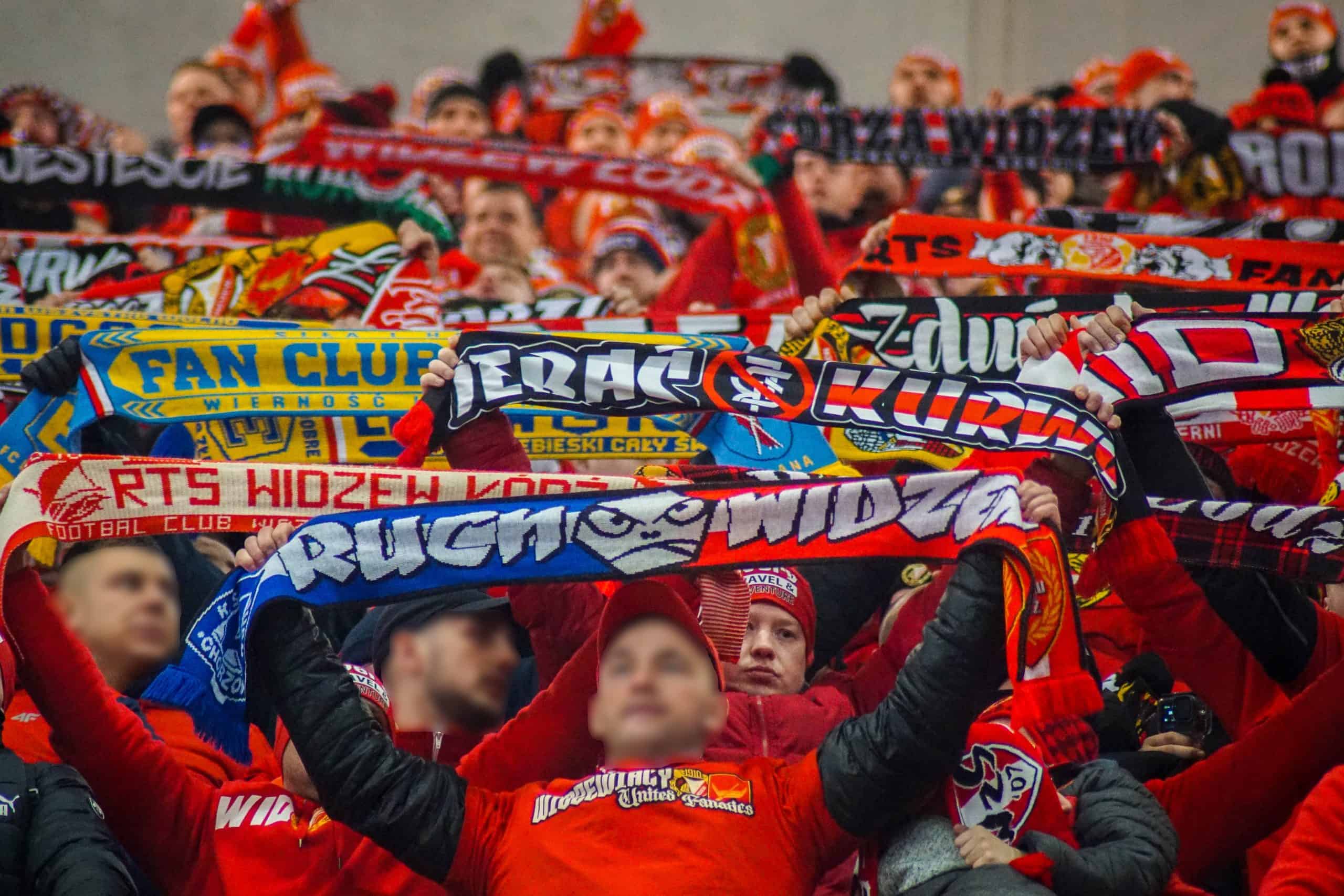 Poolse klassieker tussen Legia Warschau en Widzew Lodz keert terug met een knal