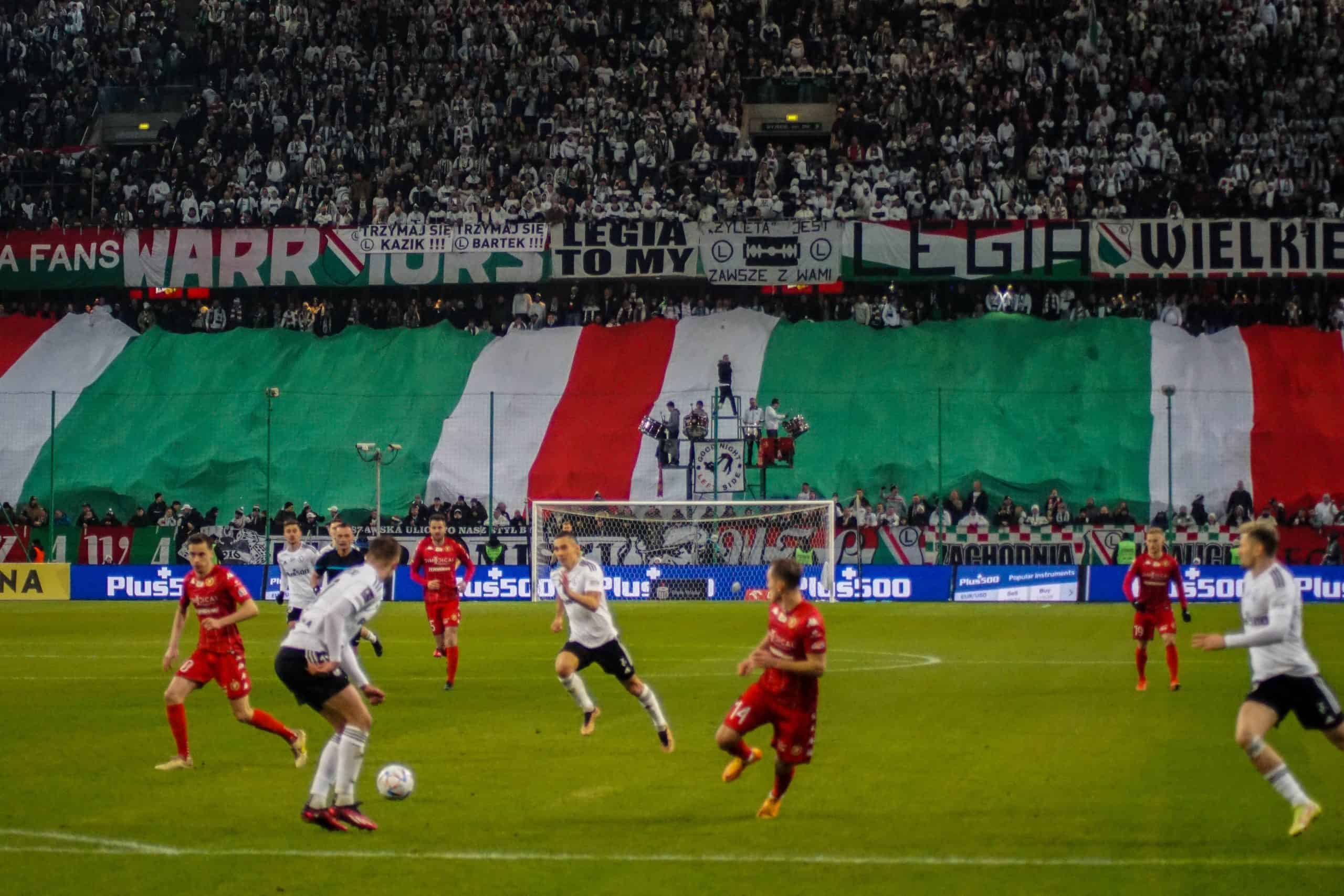 Poolse klassieker tussen Legia Warschau en Widzew Lodz keert terug met een knal