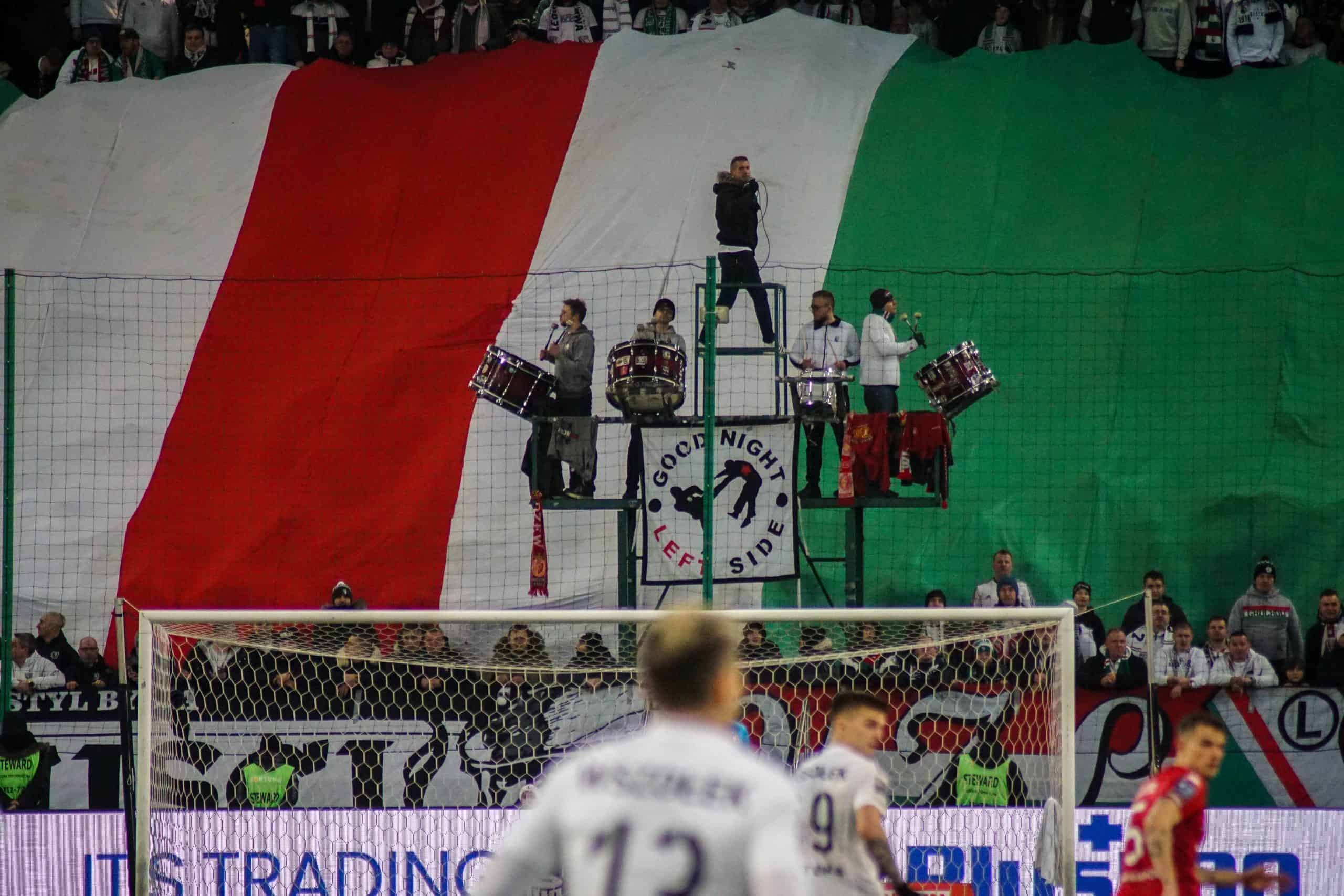 Poolse klassieker tussen Legia Warschau en Widzew Lodz keert terug met een knal
