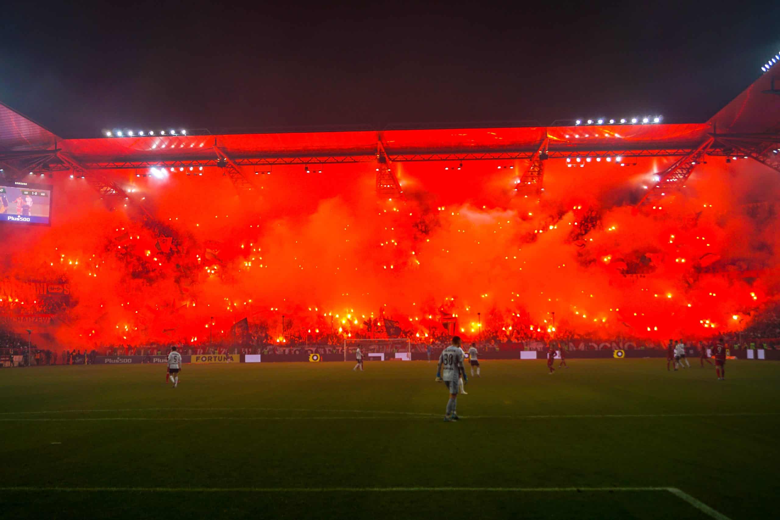 Poolse klassieker tussen Legia Warschau en Widzew Lodz keert terug met een knal