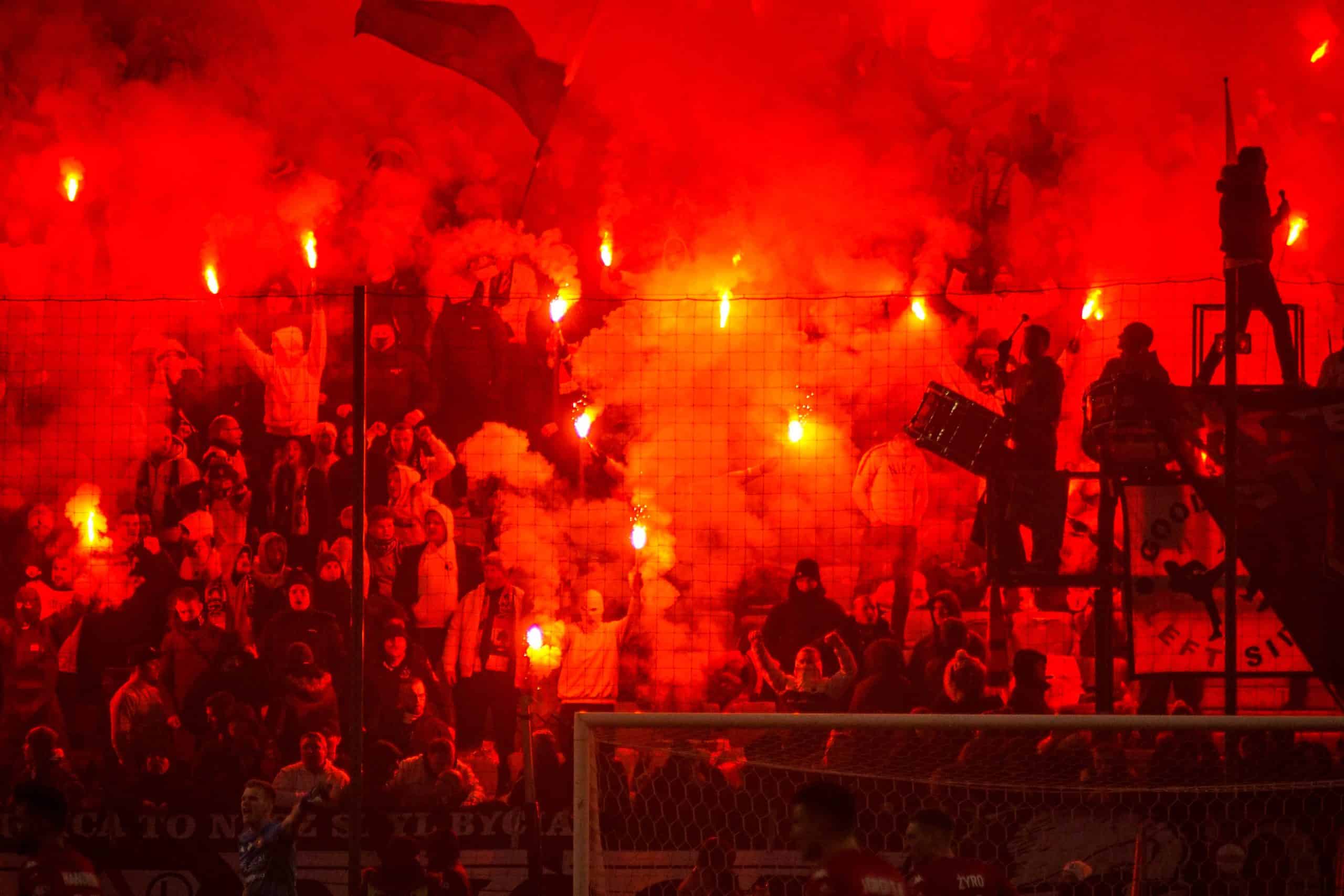 Poolse klassieker tussen Legia Warschau en Widzew Lodz keert terug met een knal