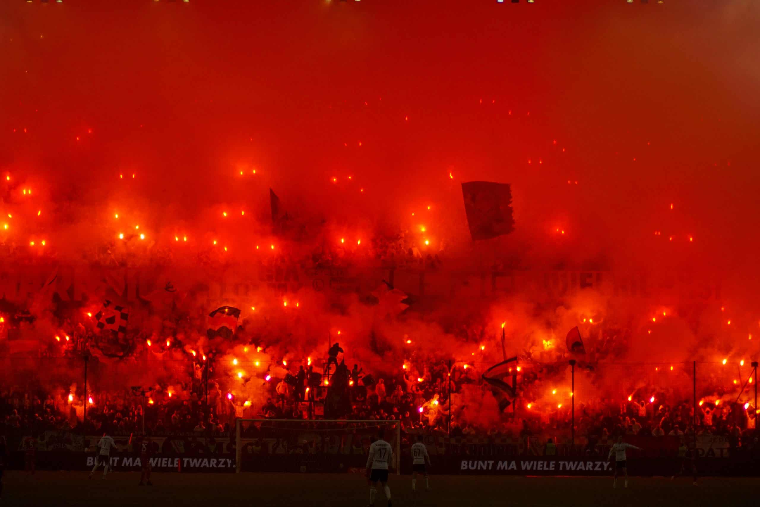 Poolse klassieker tussen Legia Warschau en Widzew Lodz keert terug met een knal
