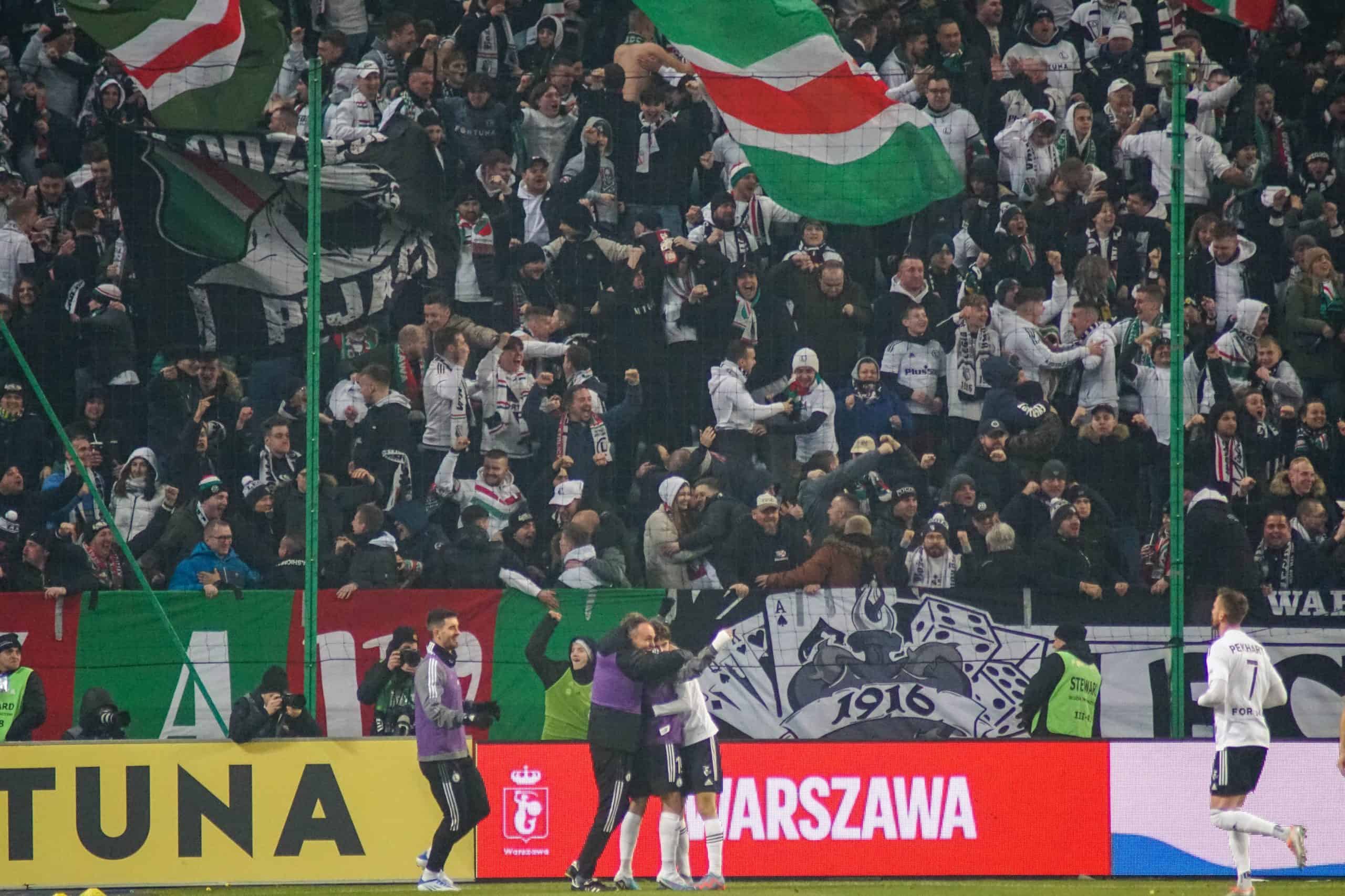 Poolse klassieker tussen Legia Warschau en Widzew Lodz keert terug met een knal