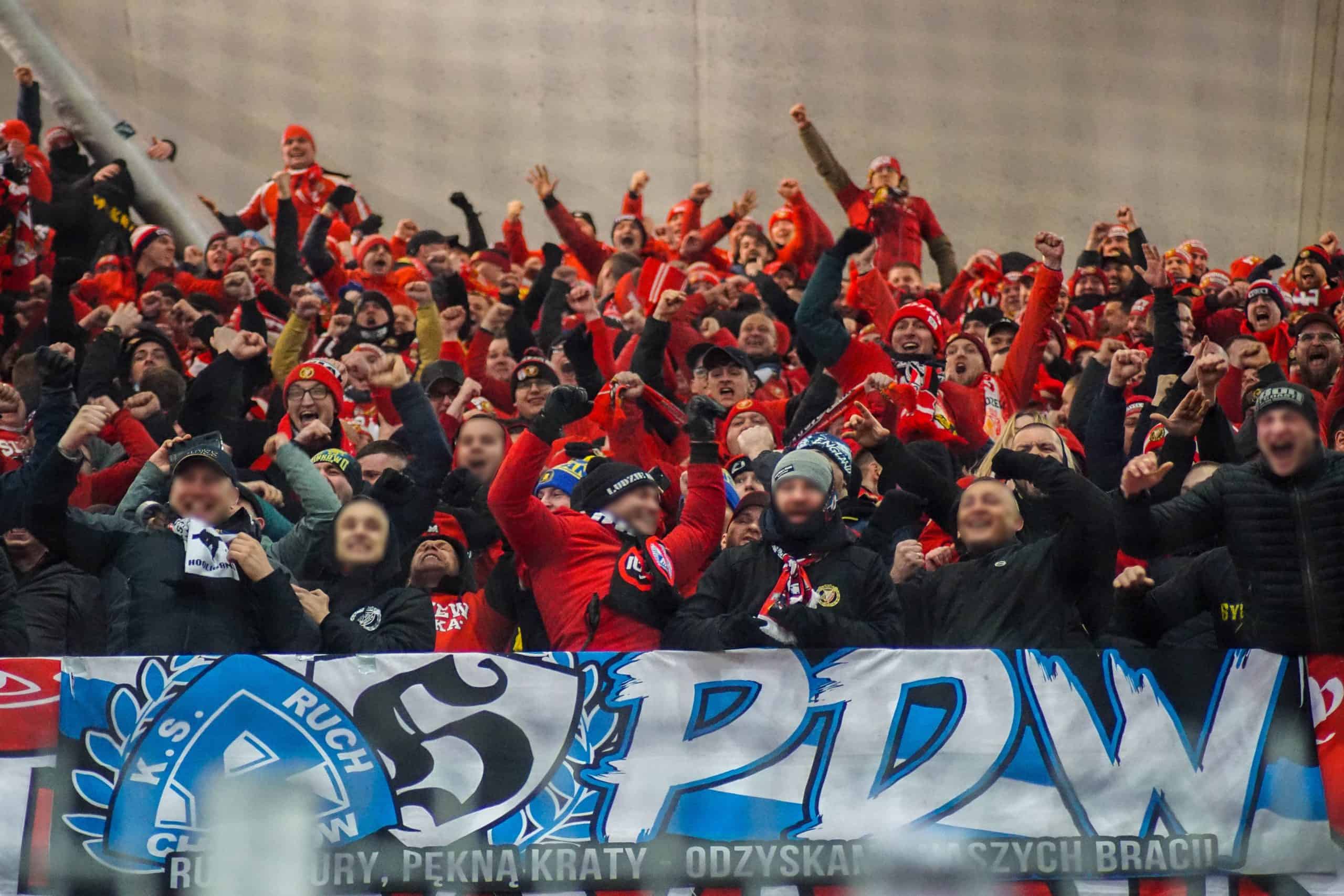 Poolse klassieker tussen Legia Warschau en Widzew Lodz keert terug met een knal