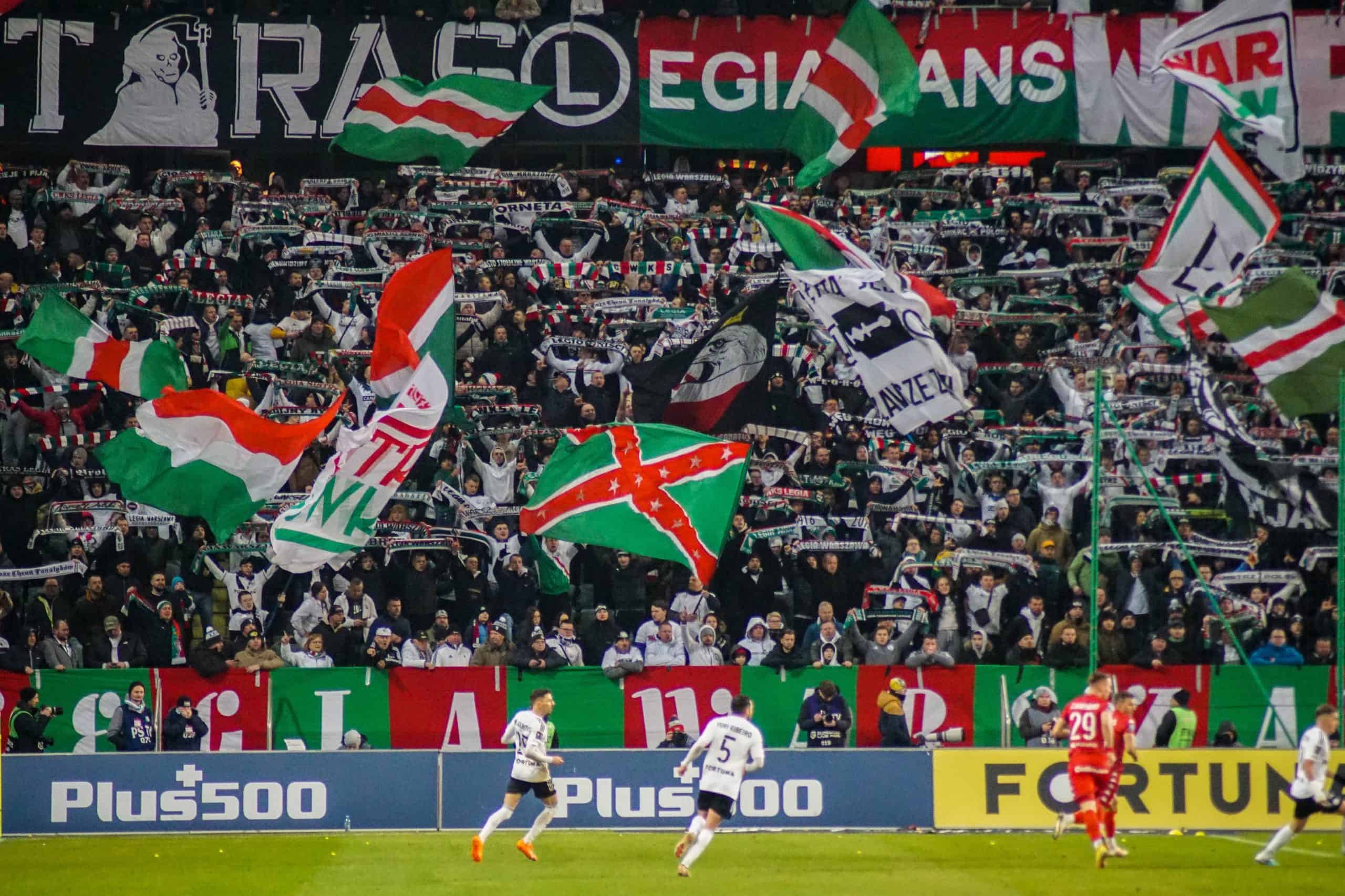 Poolse klassieker tussen Legia Warschau en Widzew Lodz keert terug met een knal
