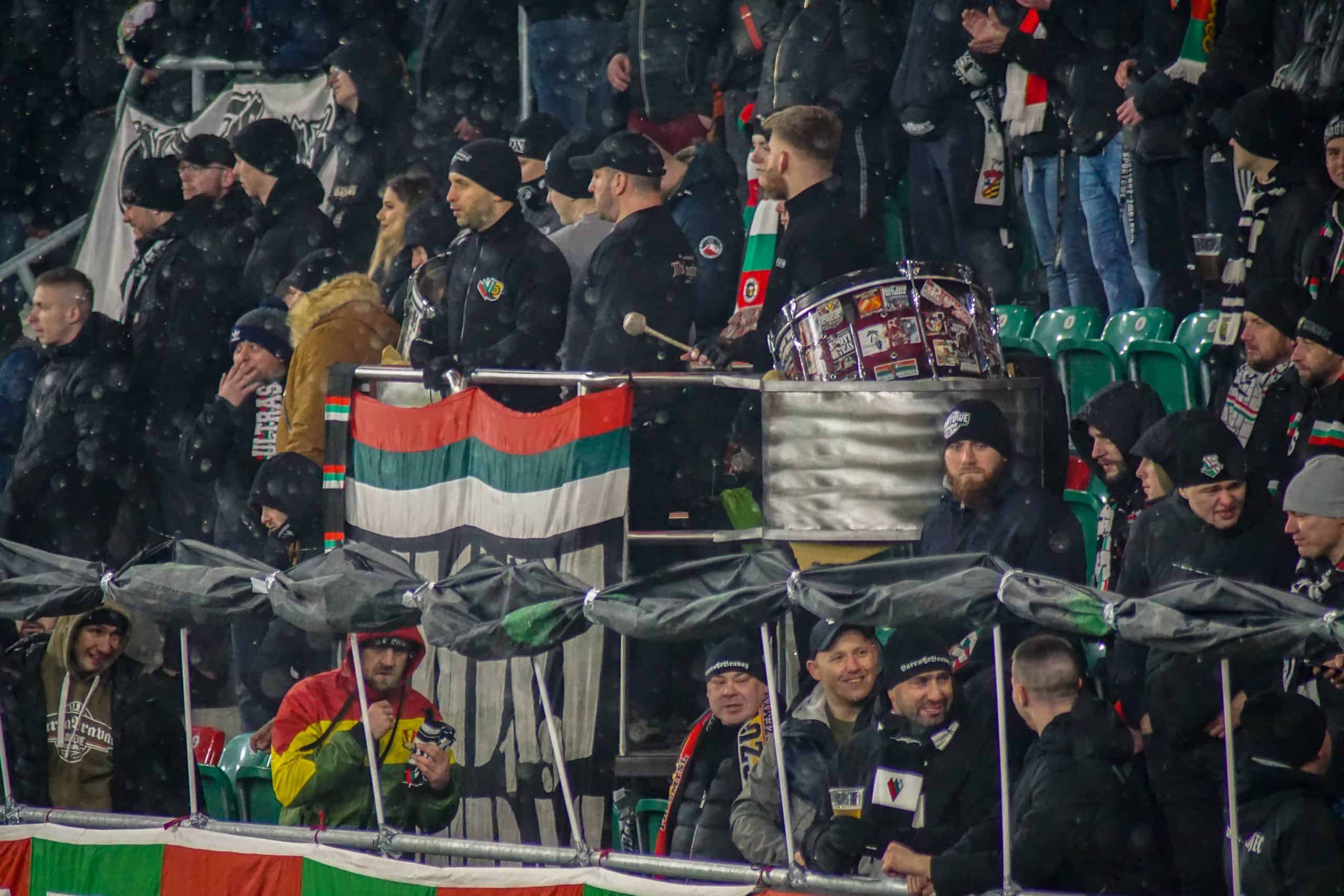Hooligans domineren de sfeer bij stadionopener Zaglebie Sosnowiec