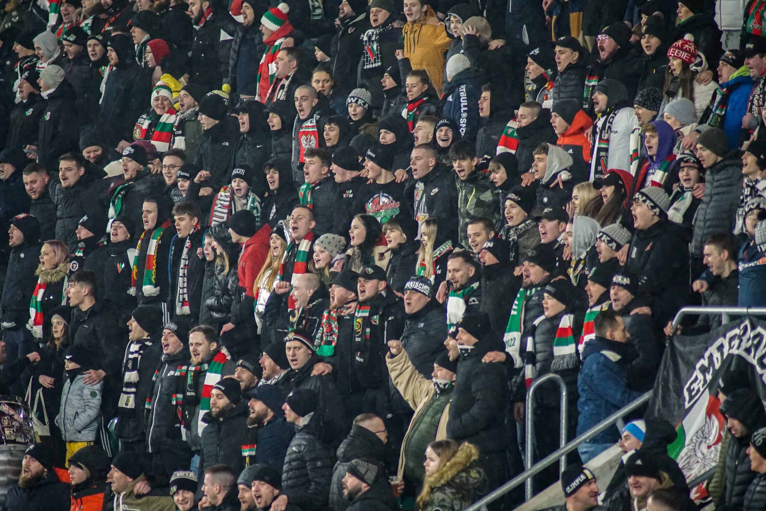 Hooligans domineren de sfeer bij stadionopener Zaglebie Sosnowiec
