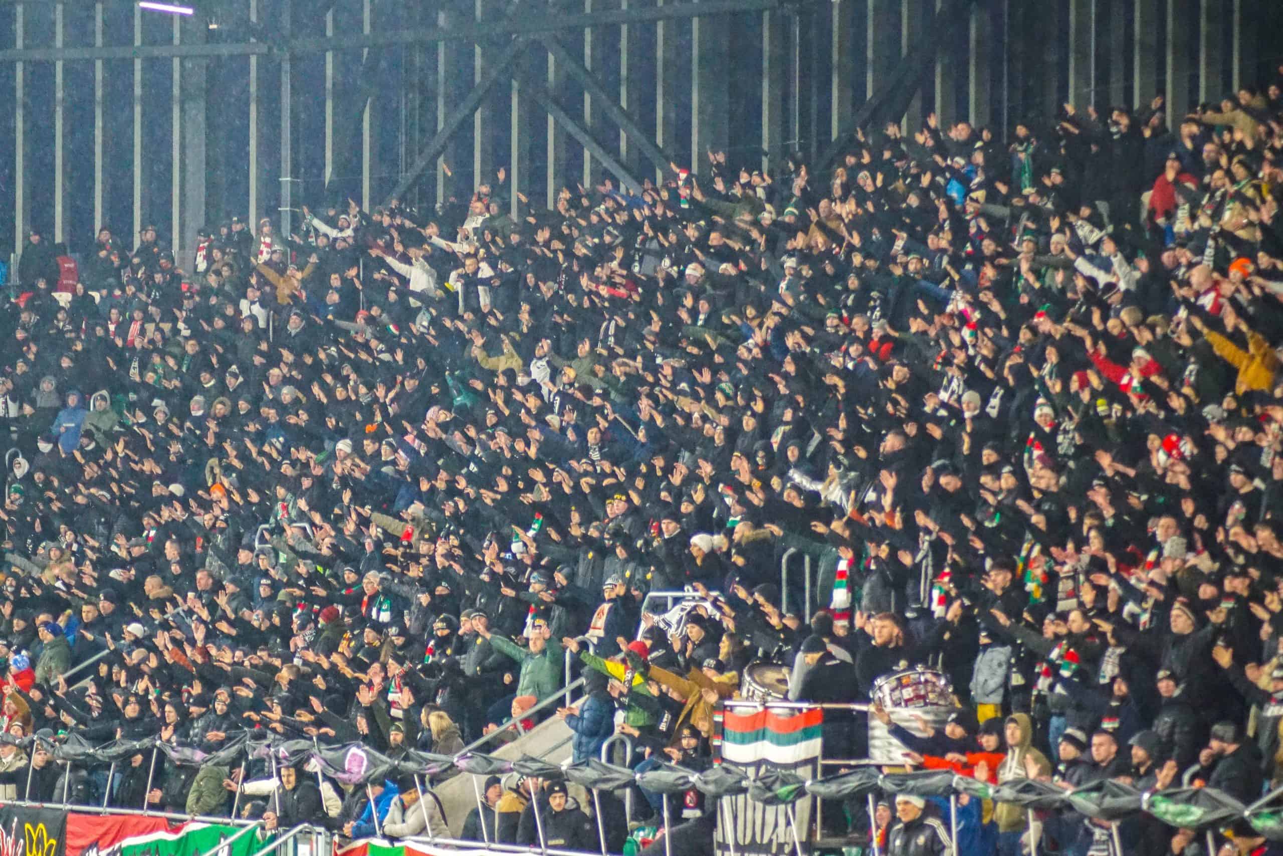 Hooligans domineren de sfeer bij stadionopener Zaglebie Sosnowiec