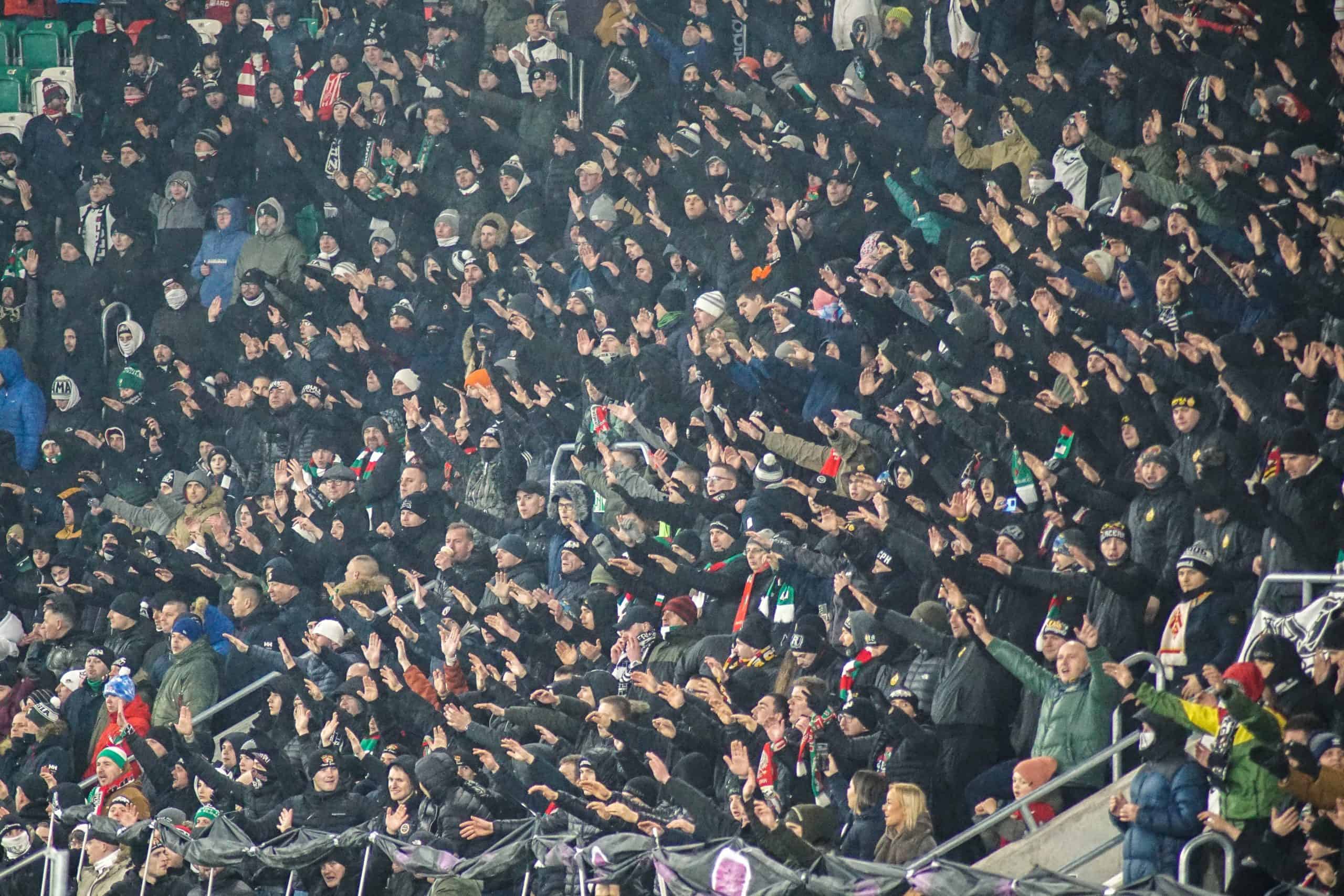 Hooligans domineren de sfeer bij stadionopener Zaglebie Sosnowiec