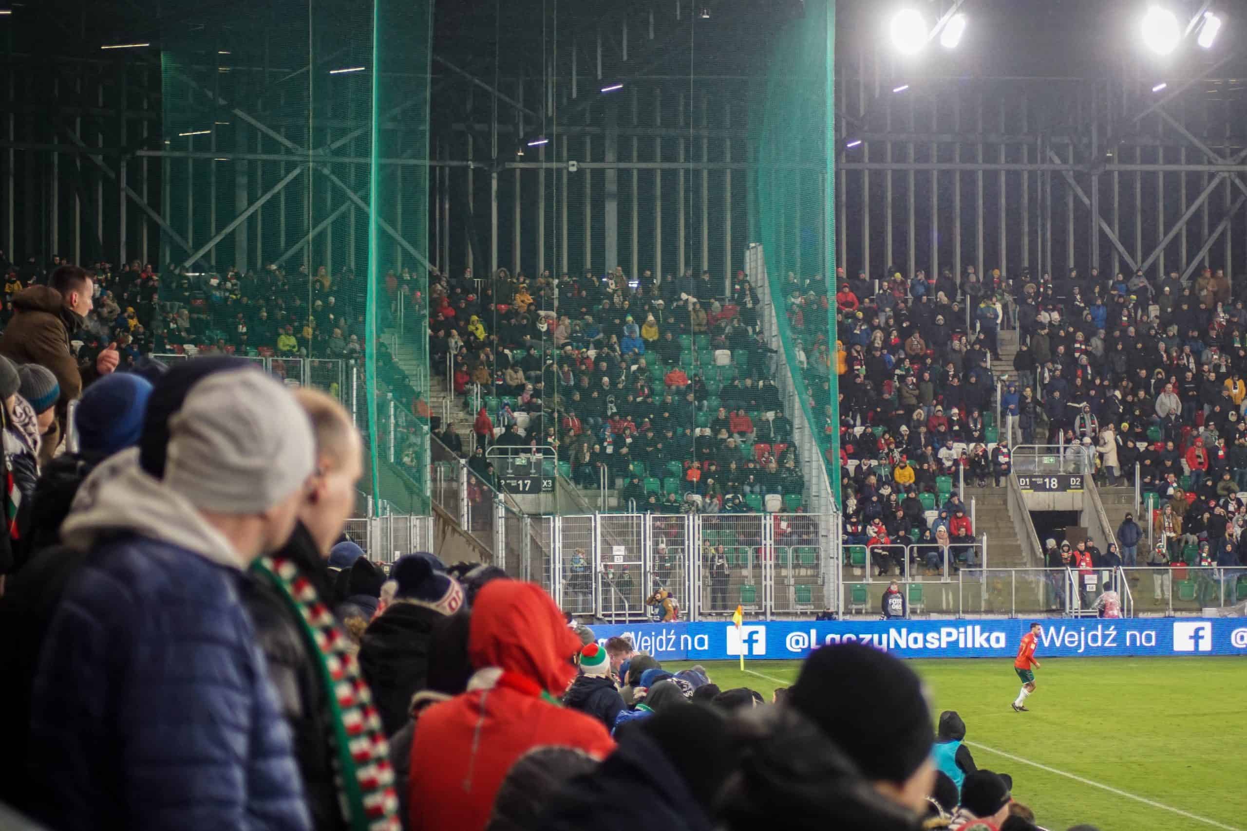 Hooligans domineren de sfeer bij stadionopener Zaglebie Sosnowiec