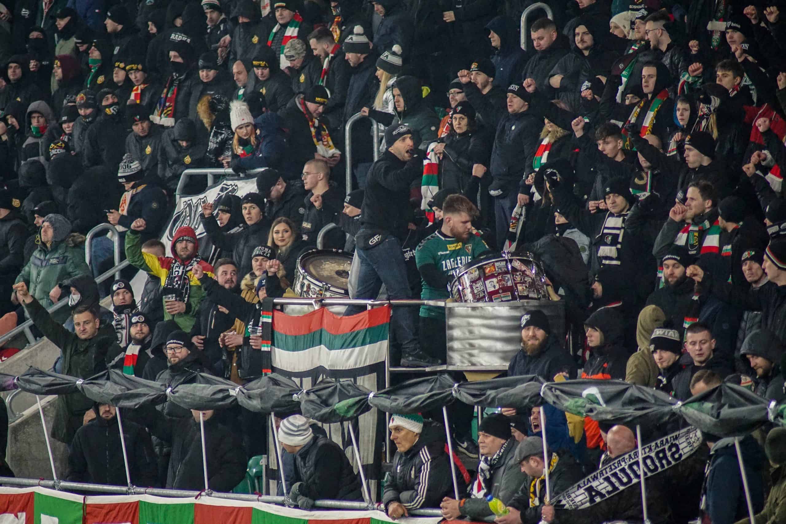 Hooligans domineren de sfeer bij stadionopener Zaglebie Sosnowiec
