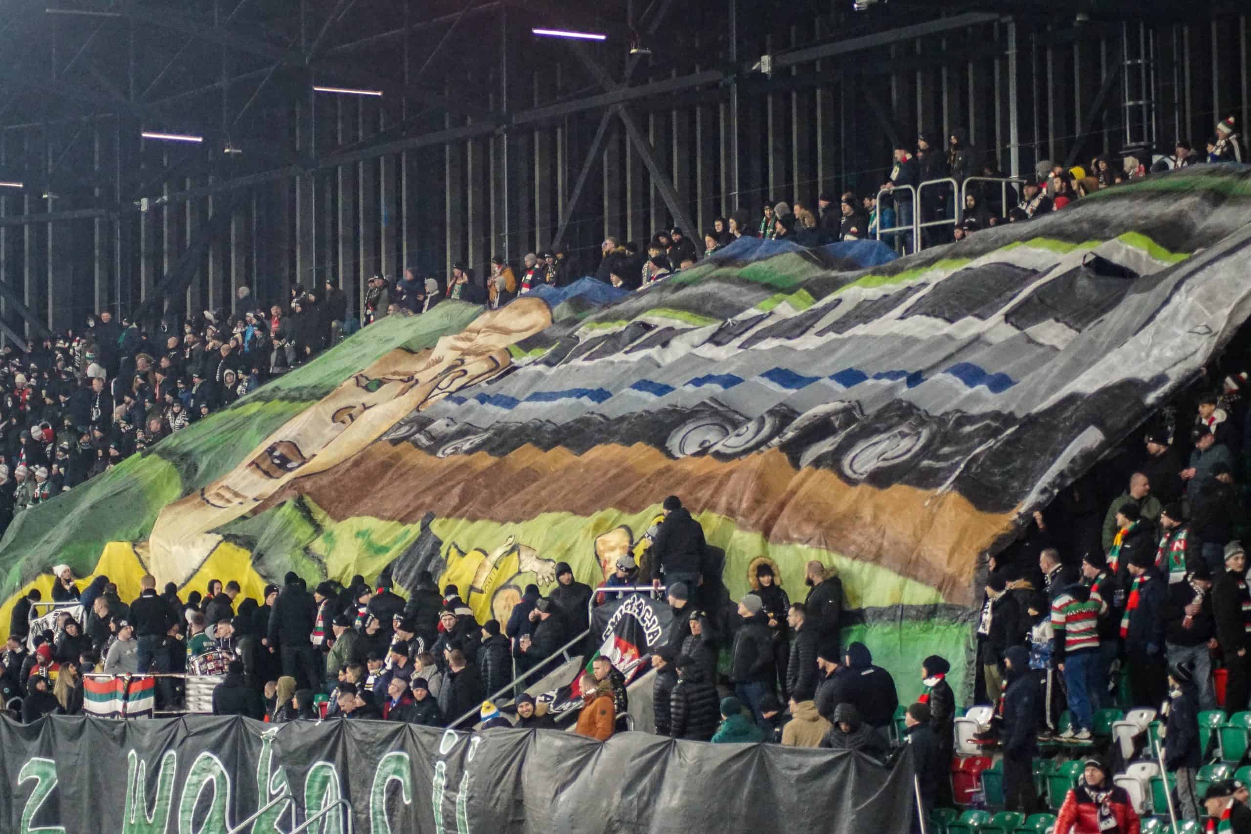 Hooligans domineren de sfeer bij stadionopener Zaglebie Sosnowiec