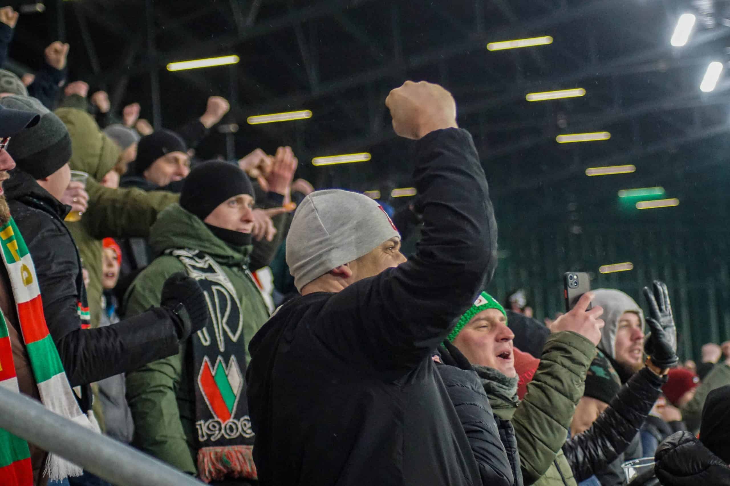 Hooligans domineren de sfeer bij stadionopener Zaglebie Sosnowiec