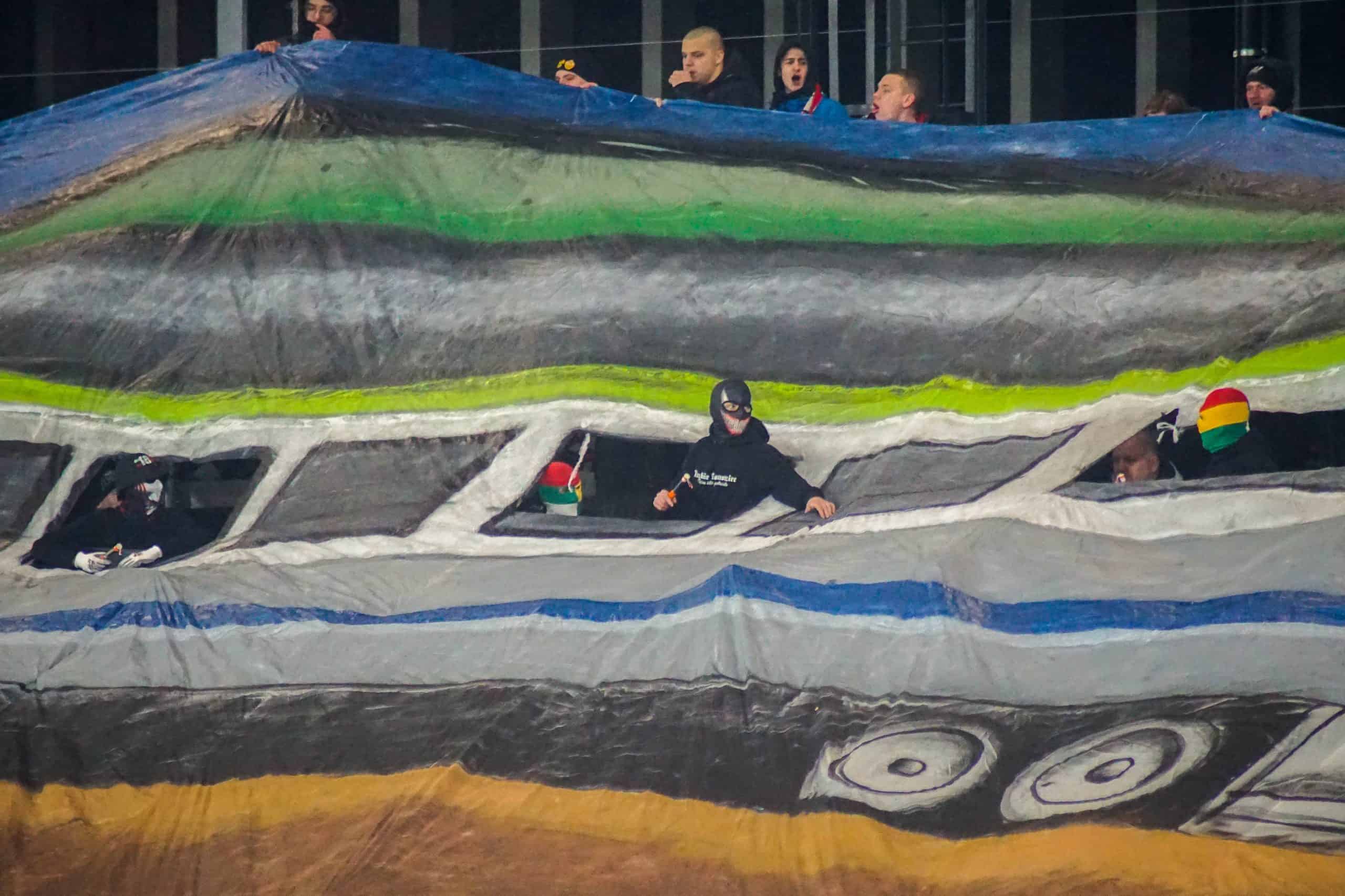 Hooligans domineren de sfeer bij stadionopener Zaglebie Sosnowiec
