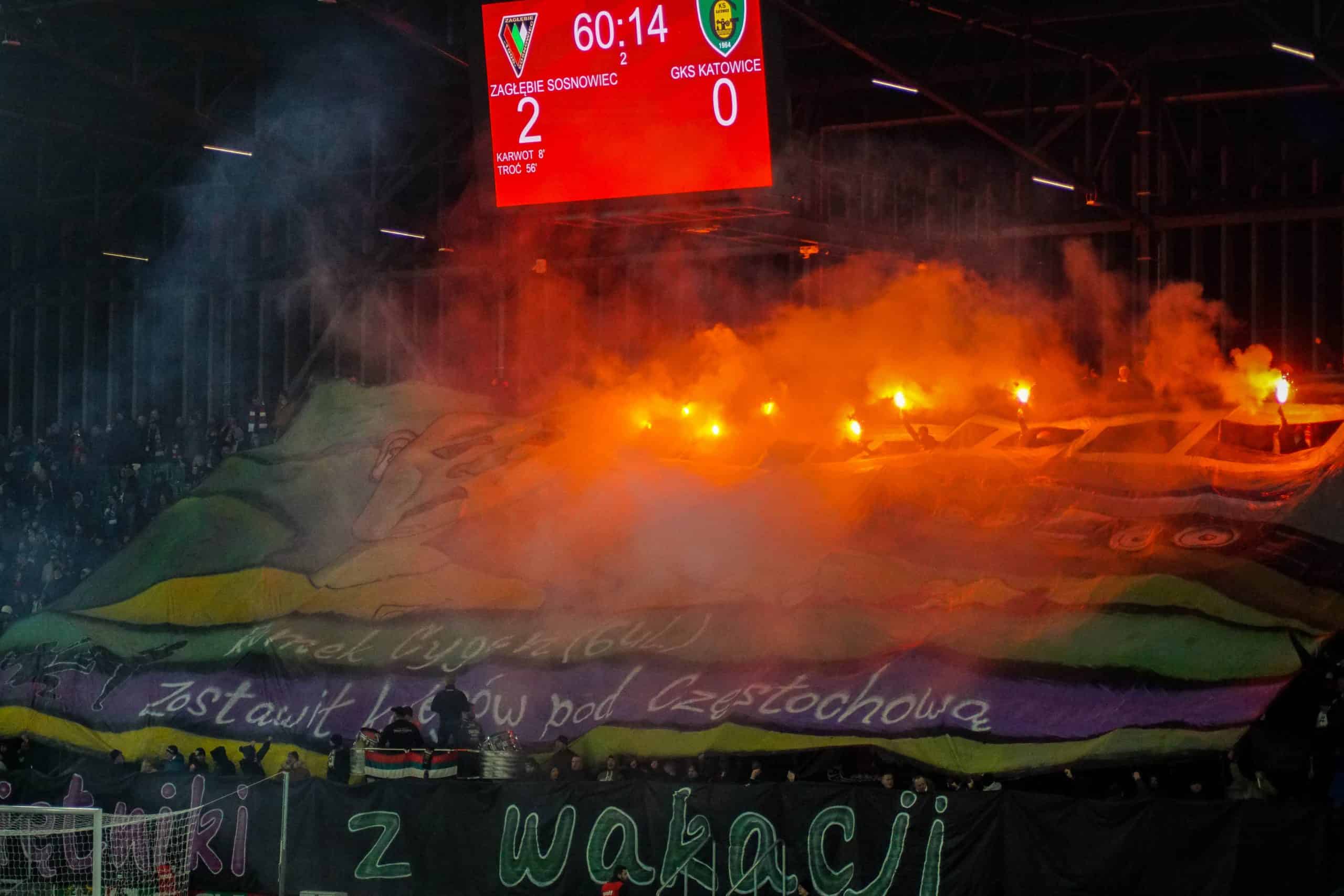 Hooligans domineren de sfeer bij stadionopener Zaglebie Sosnowiec