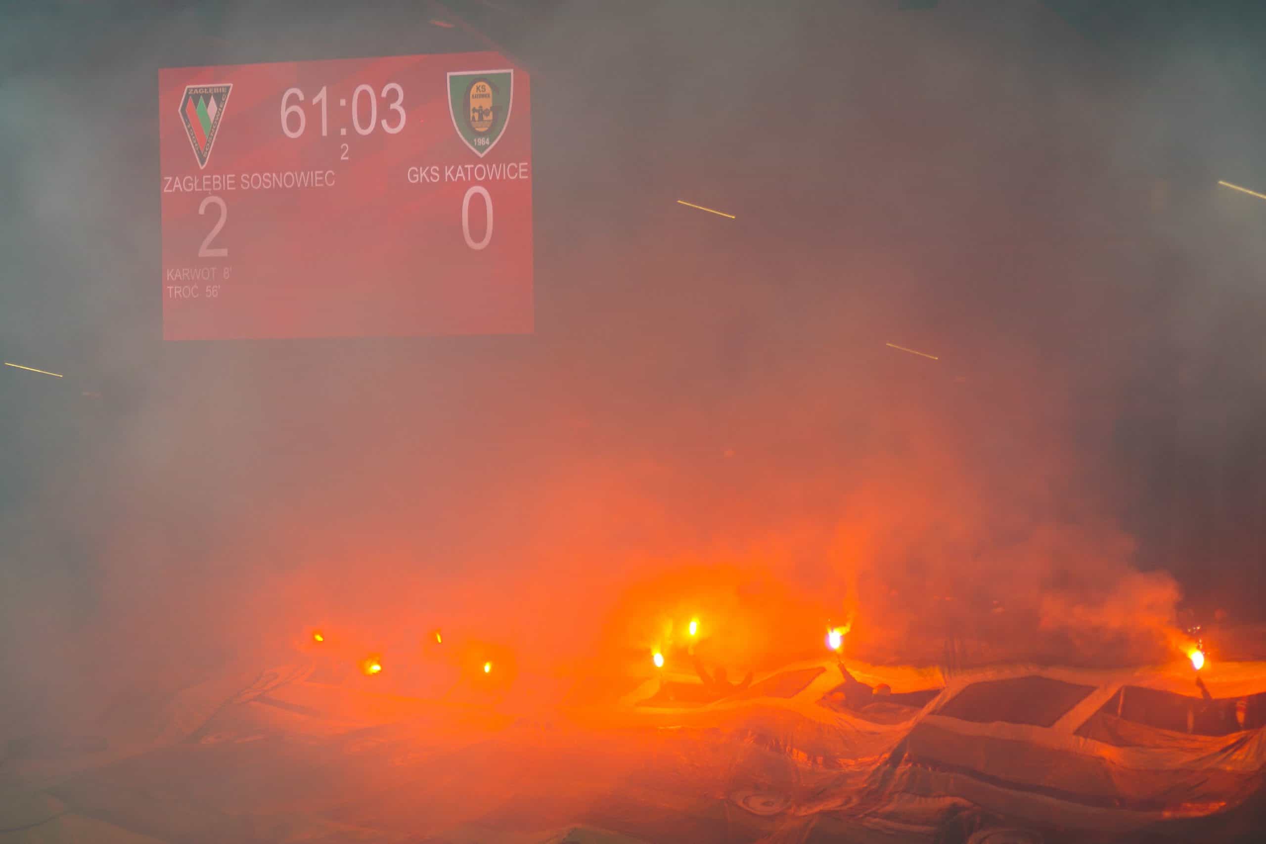 Hooligans domineren de sfeer bij stadionopener Zaglebie Sosnowiec