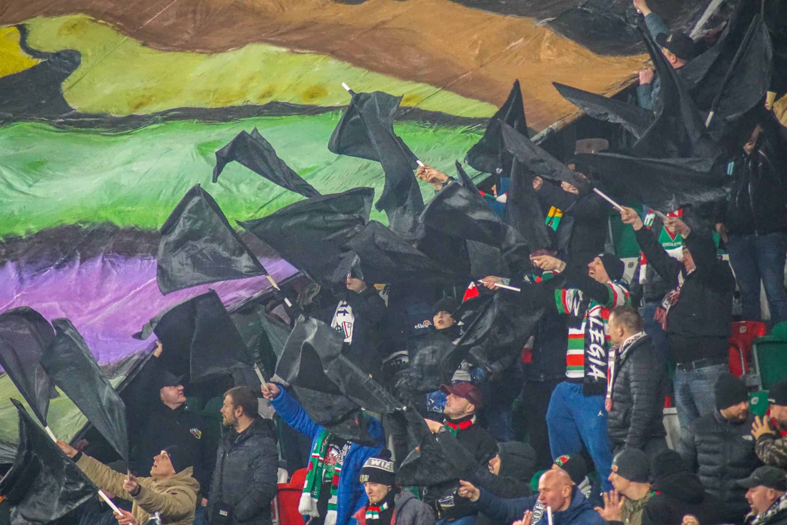 Hooligans domineren de sfeer bij stadionopener Zaglebie Sosnowiec