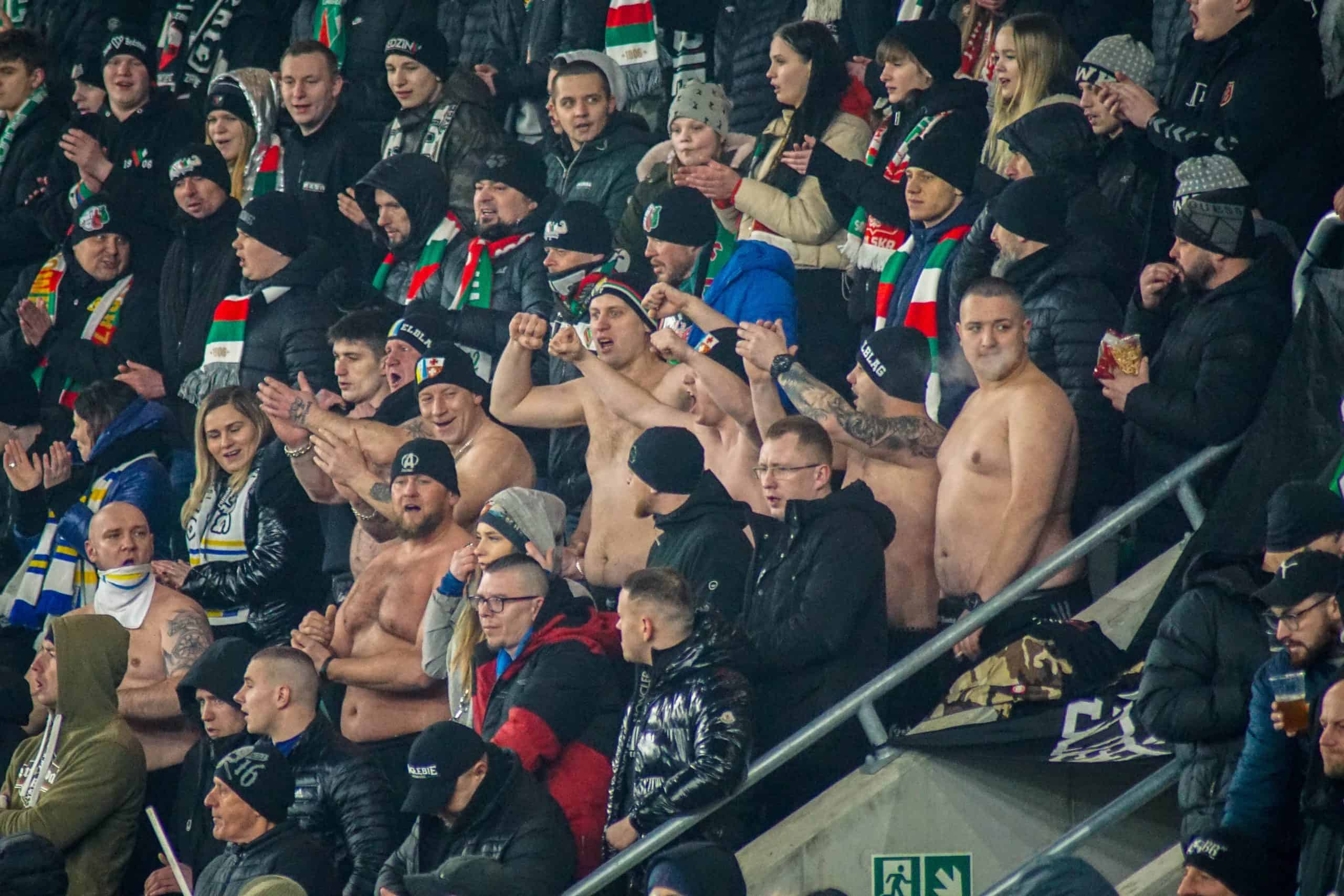 Hooligans domineren de sfeer bij stadionopener Zaglebie Sosnowiec
