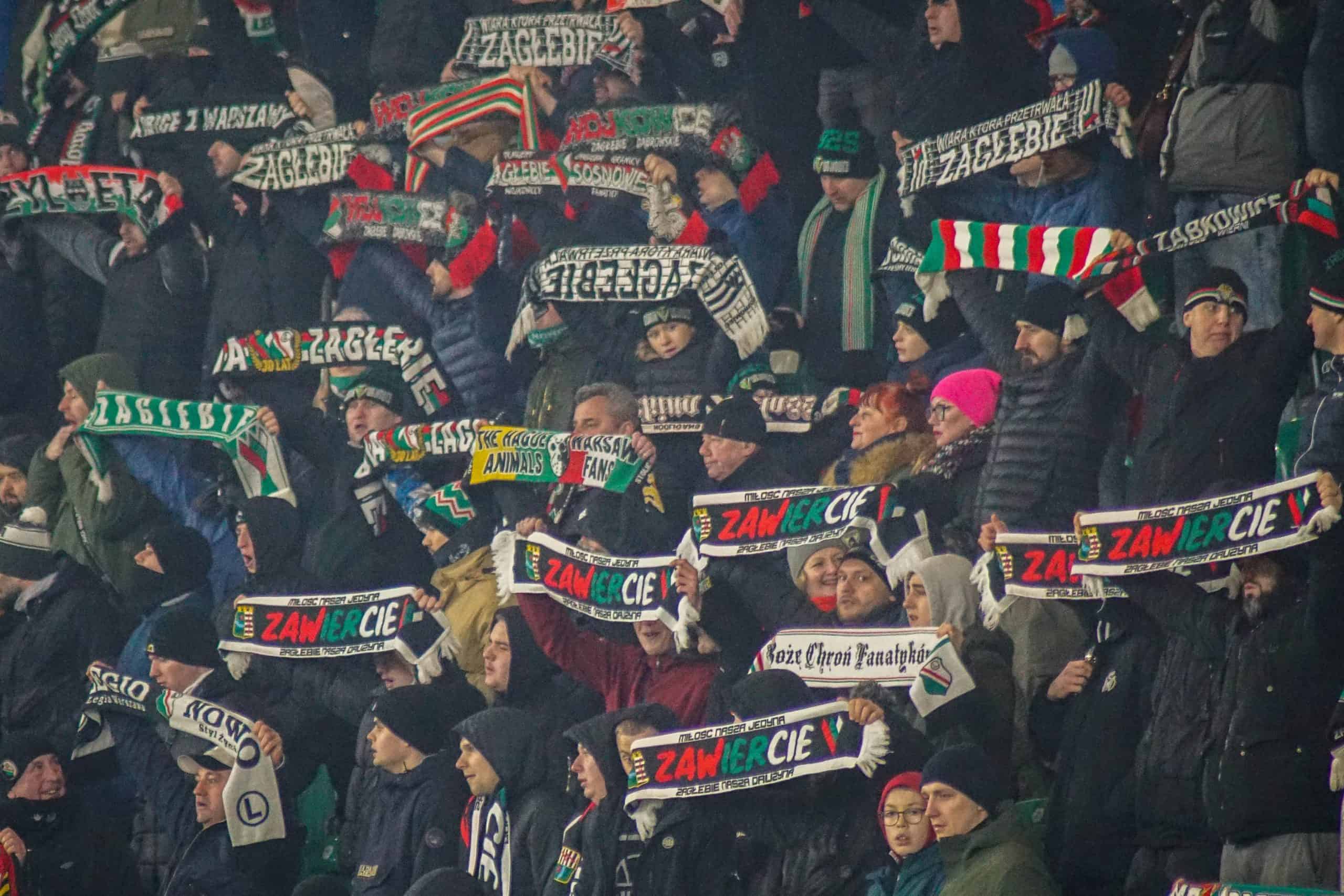 Hooligans domineren de sfeer bij stadionopener Zaglebie Sosnowiec