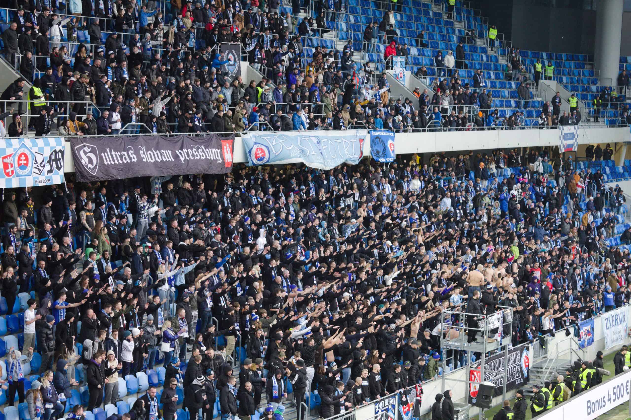 Extreem geweld tussen Spartak Trnava en de politie