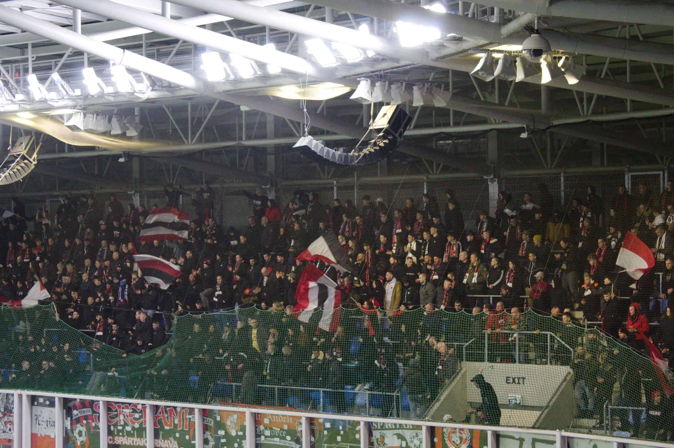 Extreem geweld tussen Spartak Trnava en de politie