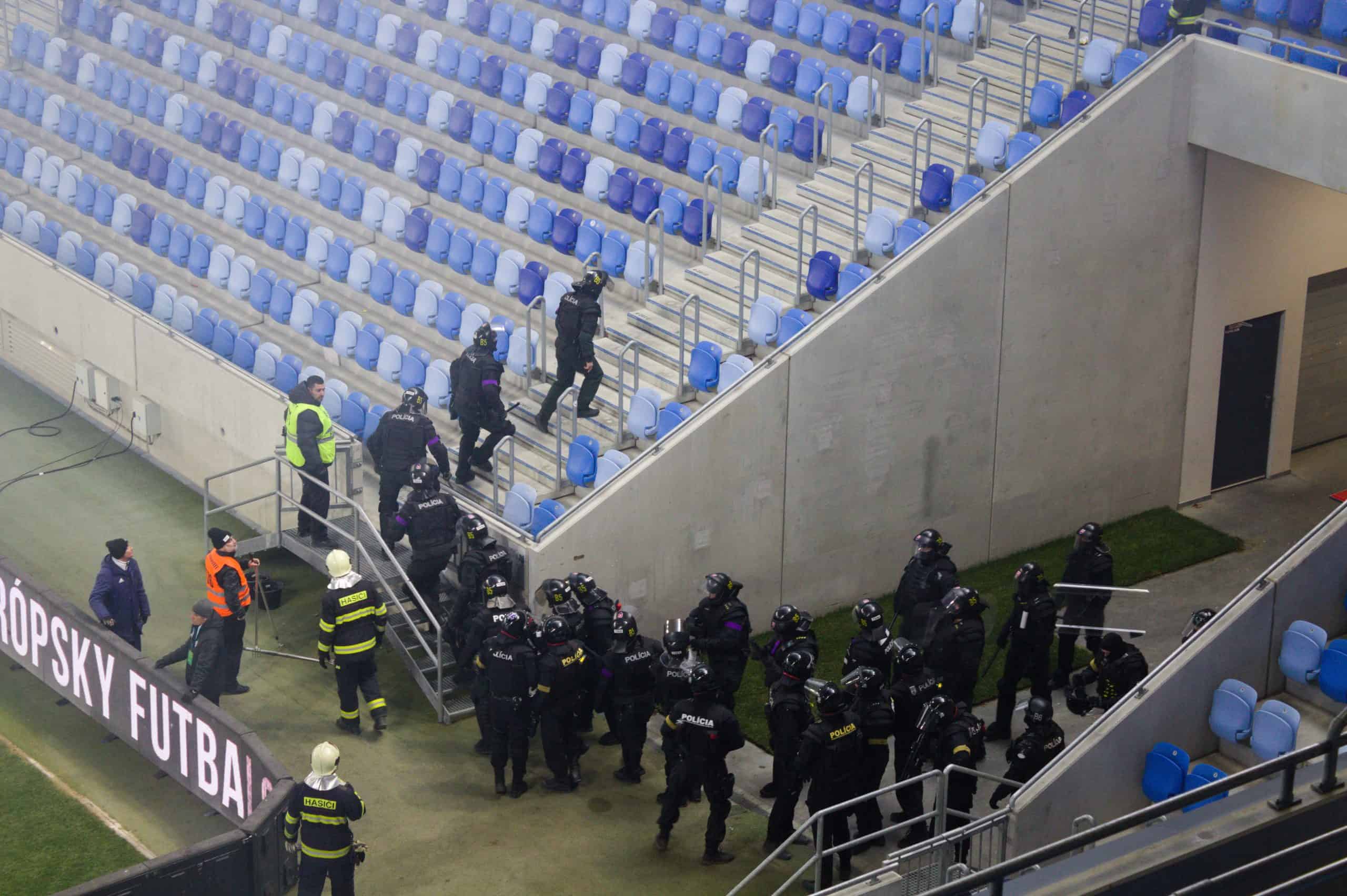 Extreem geweld tussen Spartak Trnava en de politie