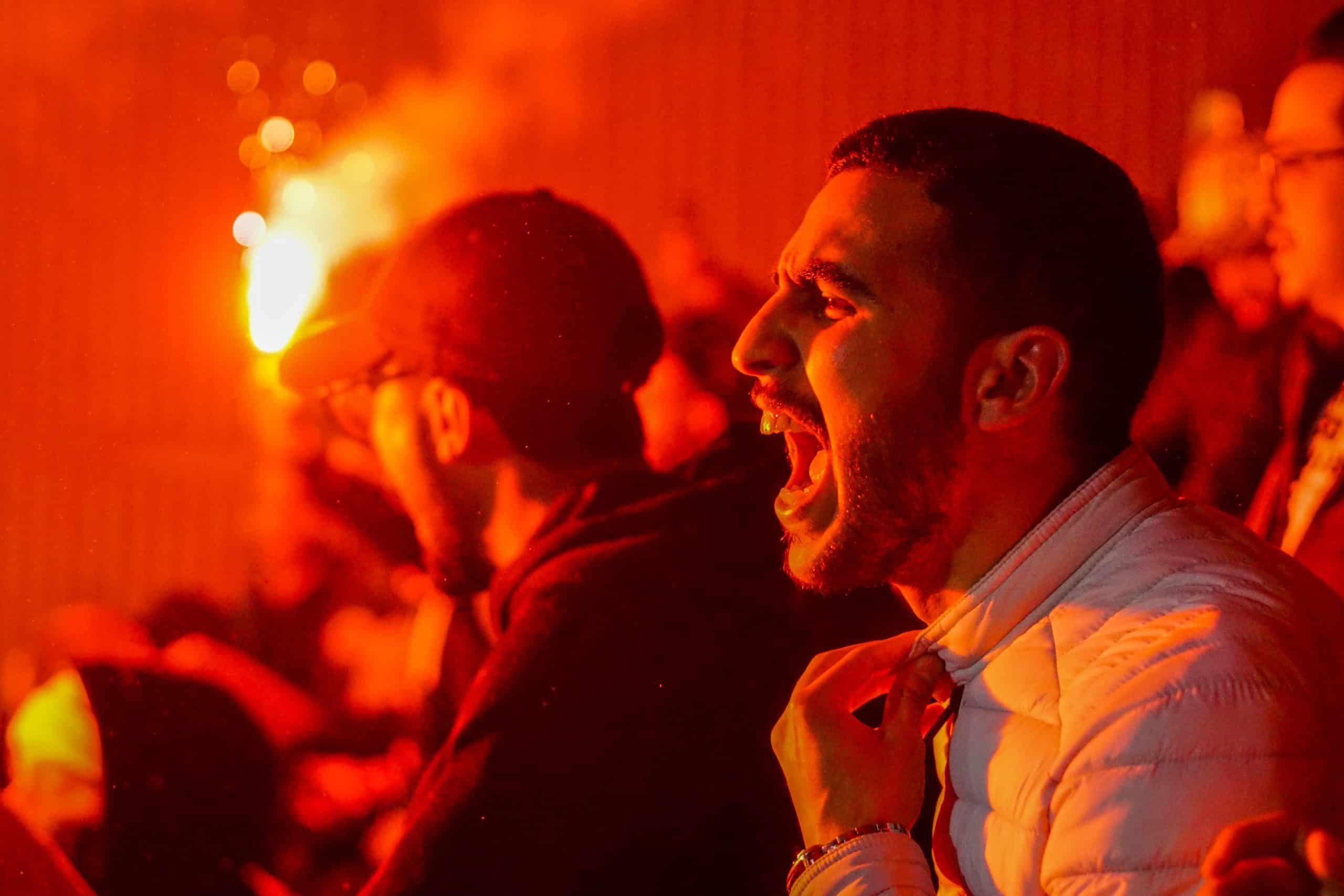 Pyro, choreo’s en rellen; de Casablanca derby is de grootste wedstrijd op aarde