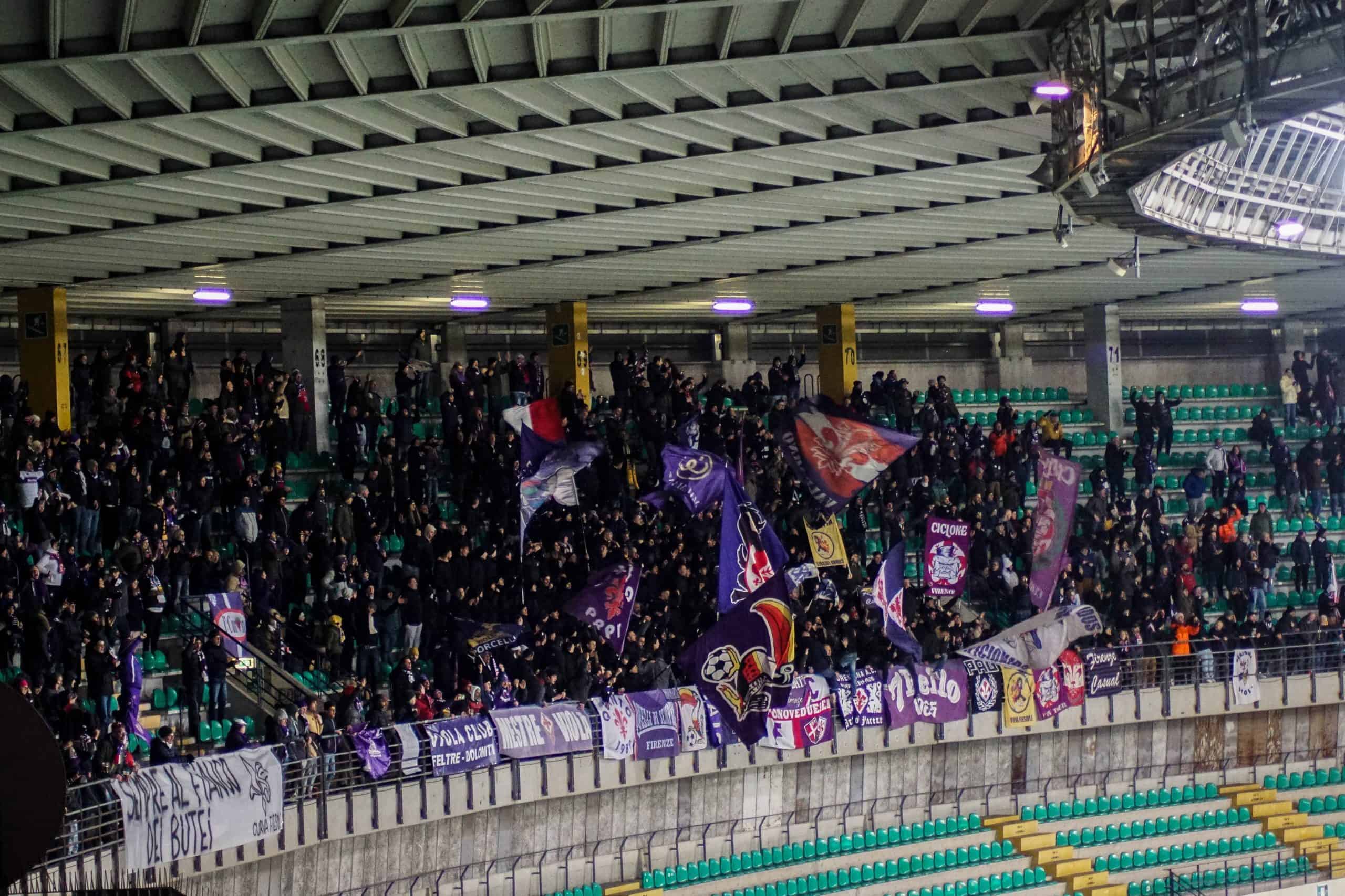 Hellas Verona en Fiorentina vieren gemellaggio tijdens vriendschapswedstrijd