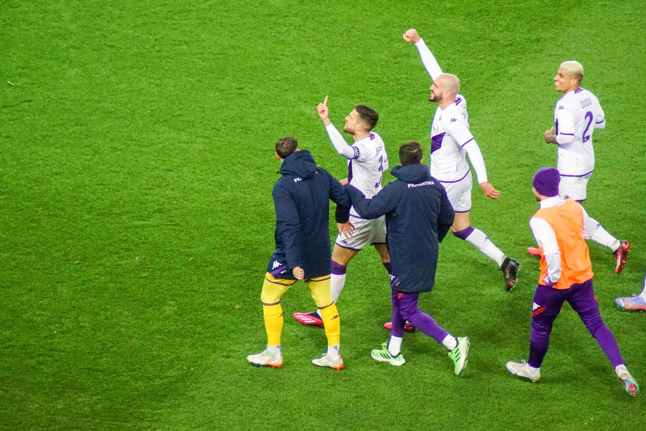 Hellas Verona en Fiorentina vieren gemellaggio tijdens vriendschapswedstrijd