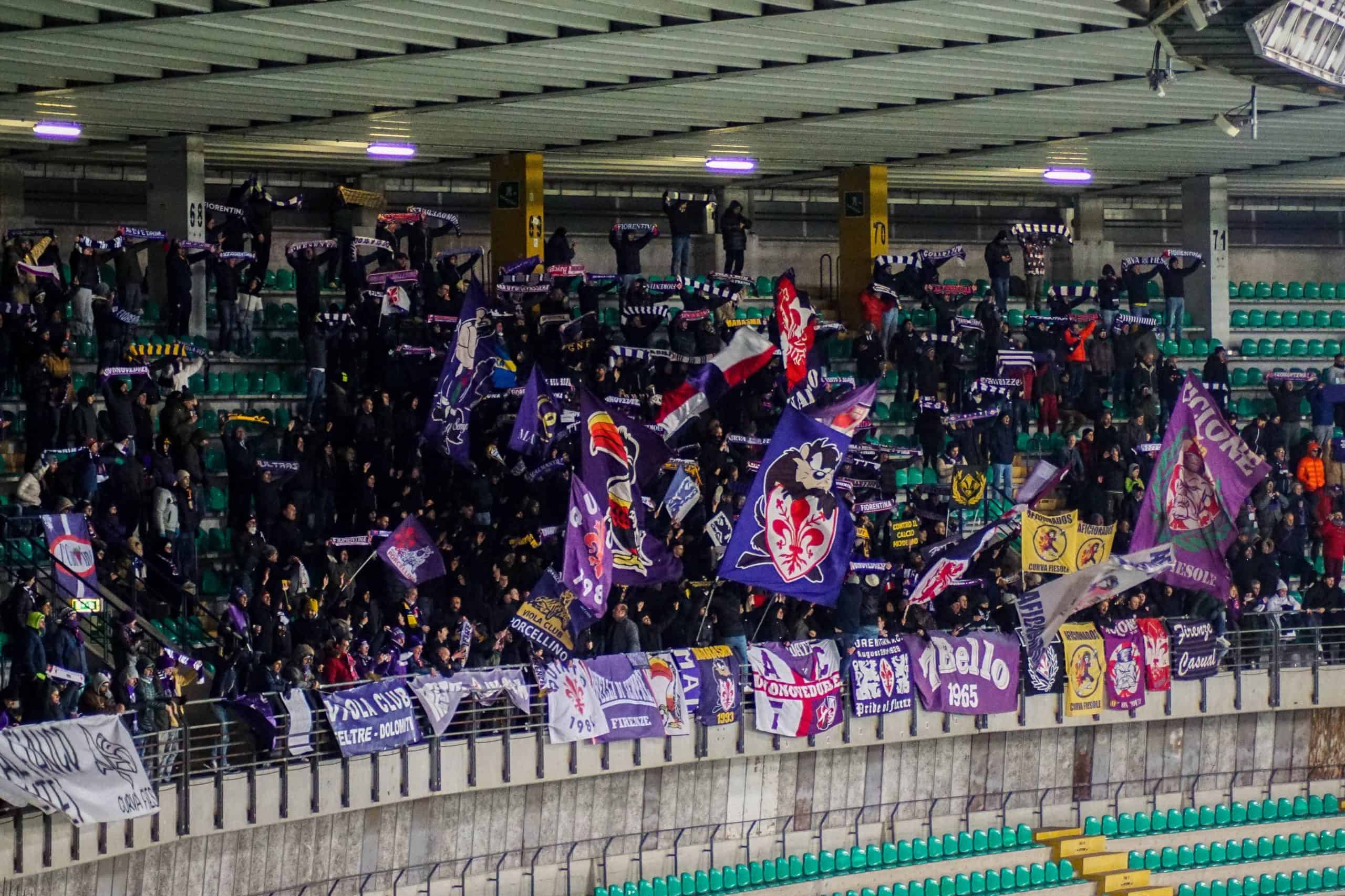 Hellas Verona en Fiorentina vieren gemellaggio tijdens vriendschapswedstrijd