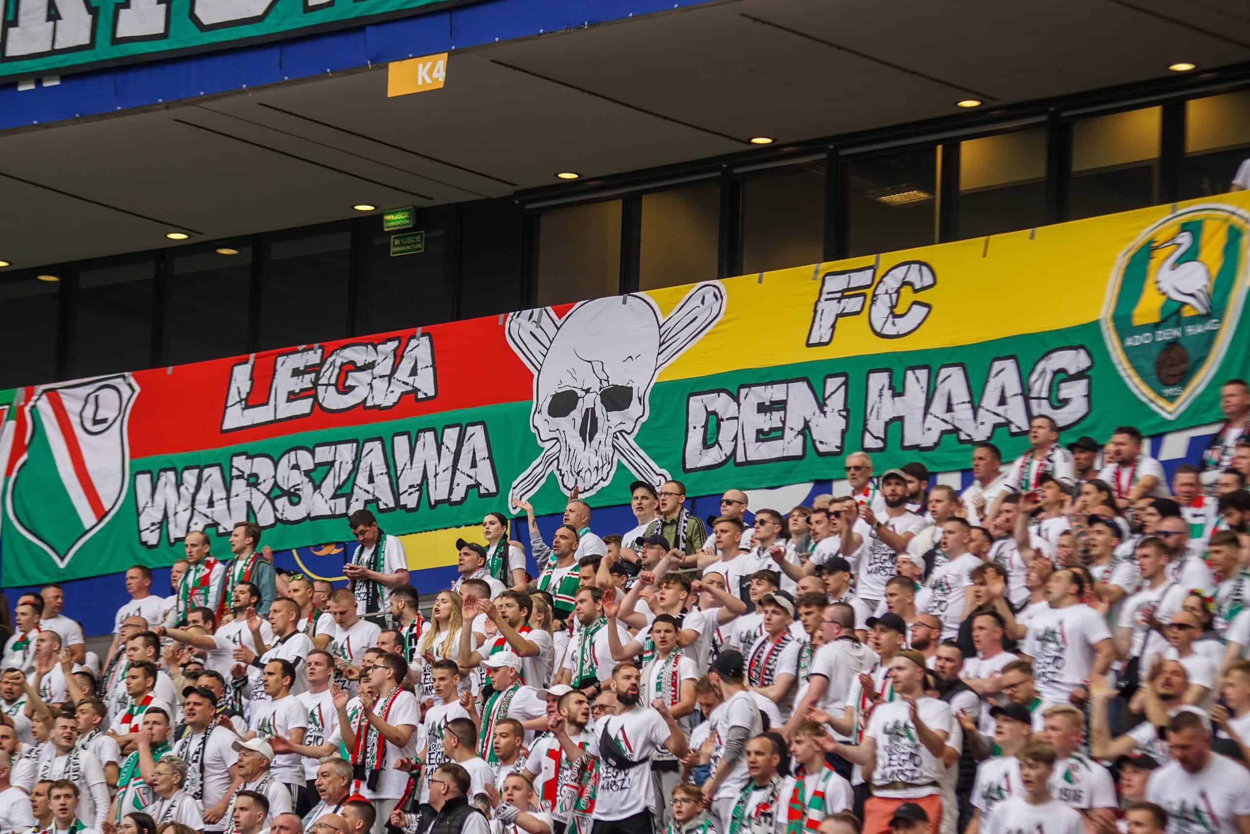 ‘Warschau houdt van winnaars’; Legia pakt beker in pyroparty