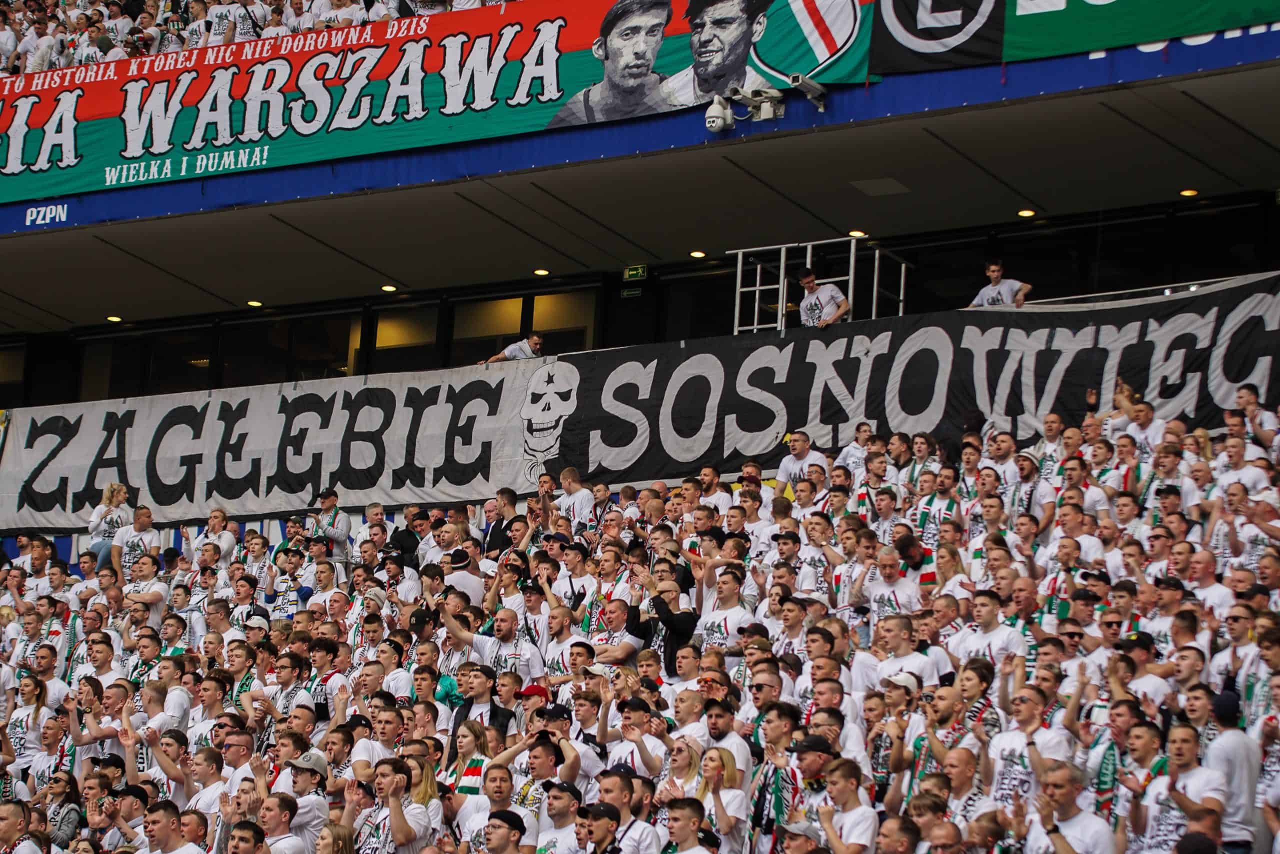 ‘Warschau houdt van winnaars’; Legia pakt beker in pyroparty