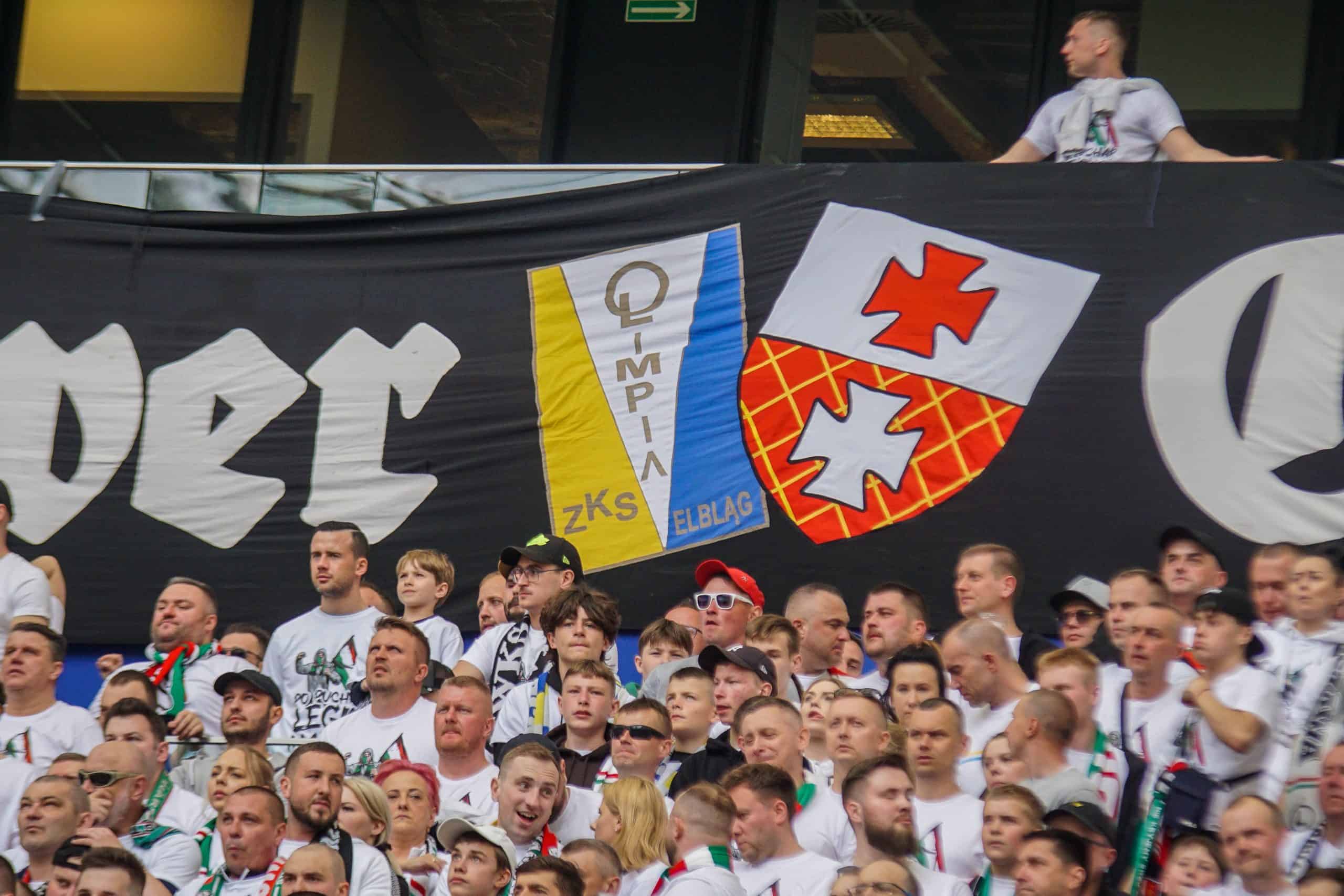 ‘Warschau houdt van winnaars’; Legia pakt beker in pyroparty