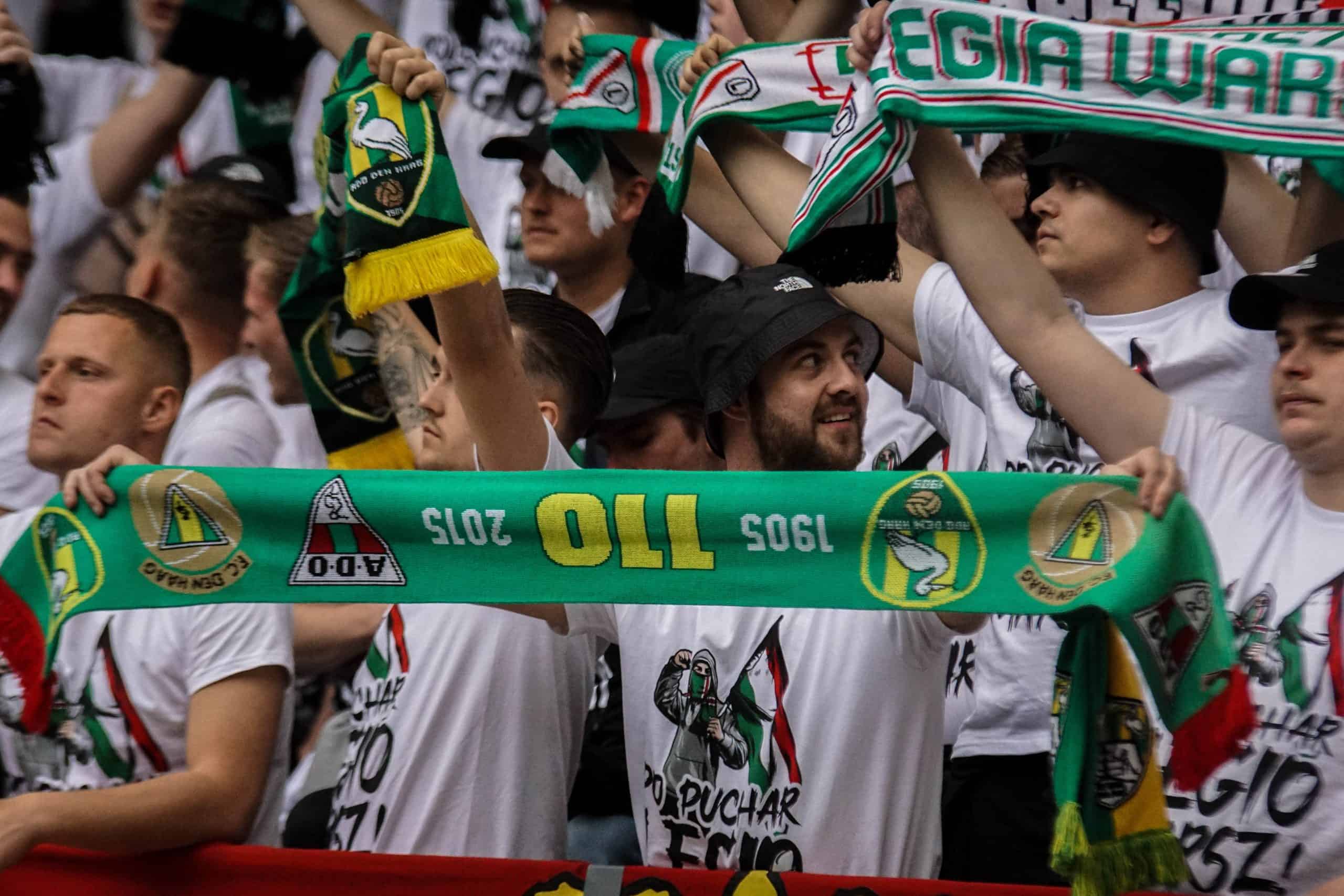 ‘Warschau houdt van winnaars’; Legia pakt beker in pyroparty