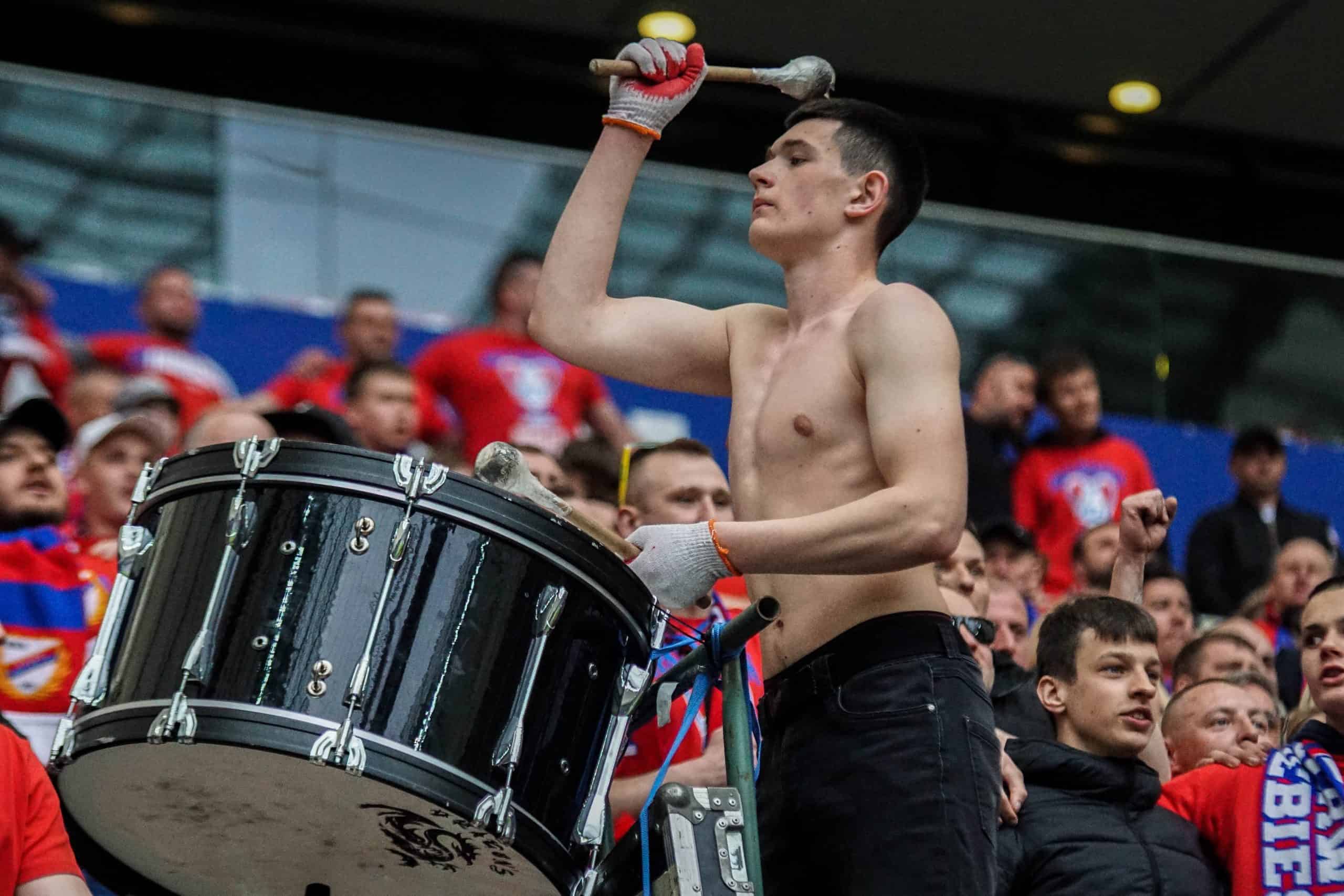 ‘Warschau houdt van winnaars’; Legia pakt beker in pyroparty