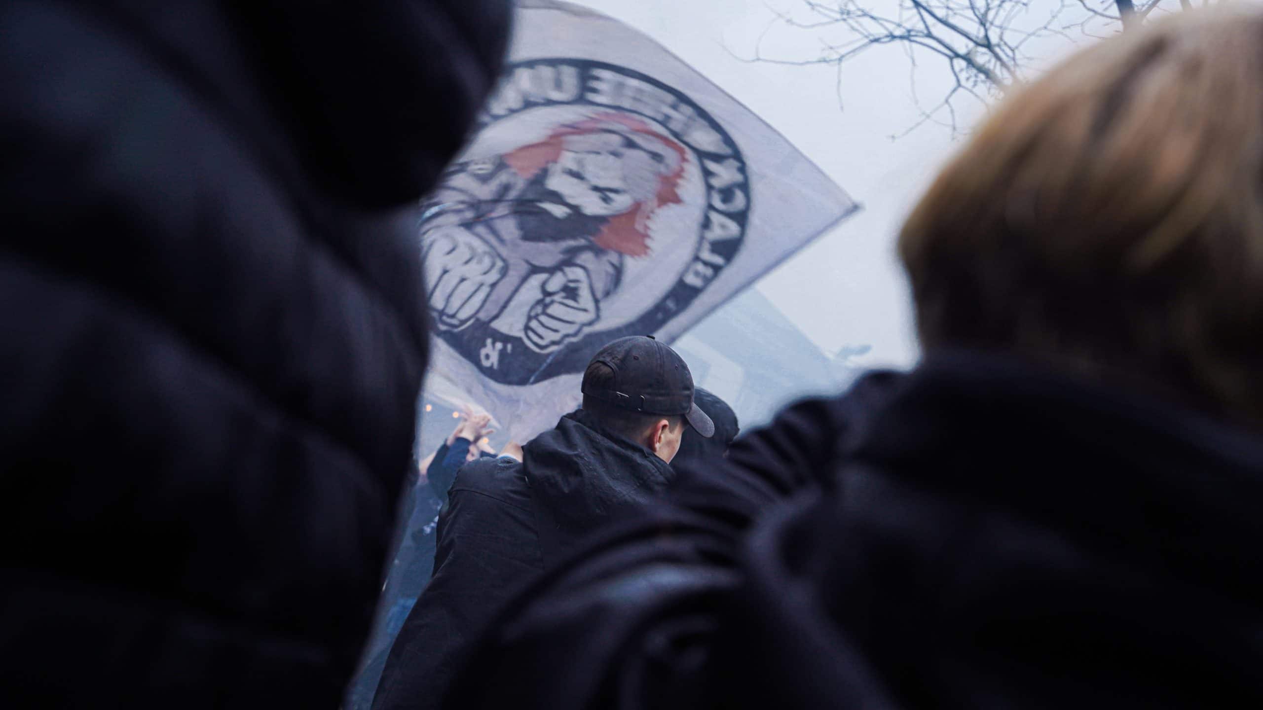 Ouderwetse pitch invasion bij promotie Heracles Almelo