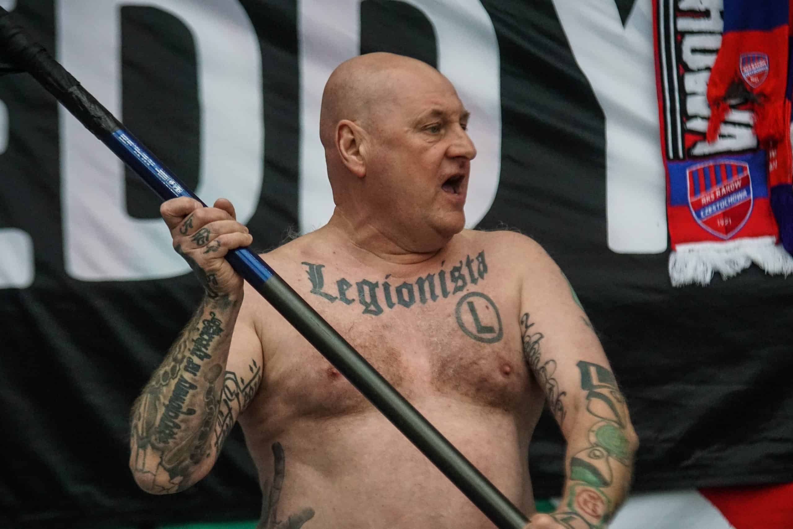 ‘Warschau houdt van winnaars’; Legia pakt beker in pyroparty