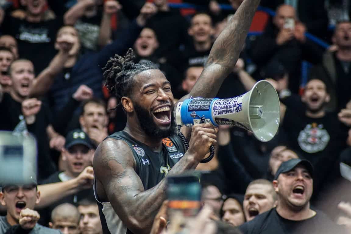 De Grobari van Partizan maken ook basketbalduels tot een